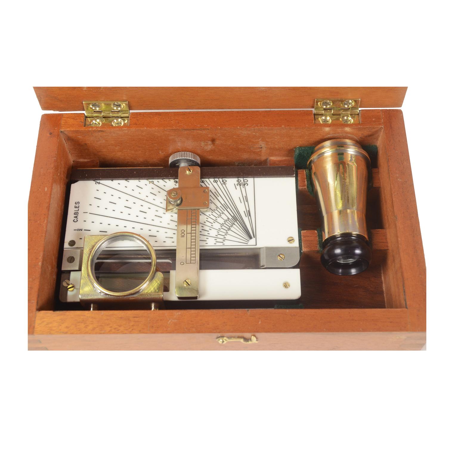 Nautical rangefinder signed Made in Great Britan by Kelvin Hughes a divison of Smiths Industries Limited made in the 1960s, complete with original mahogany box. AP 498 Stuats Marine Distance Meter very good working condition. Box size cm 21 x 13 H