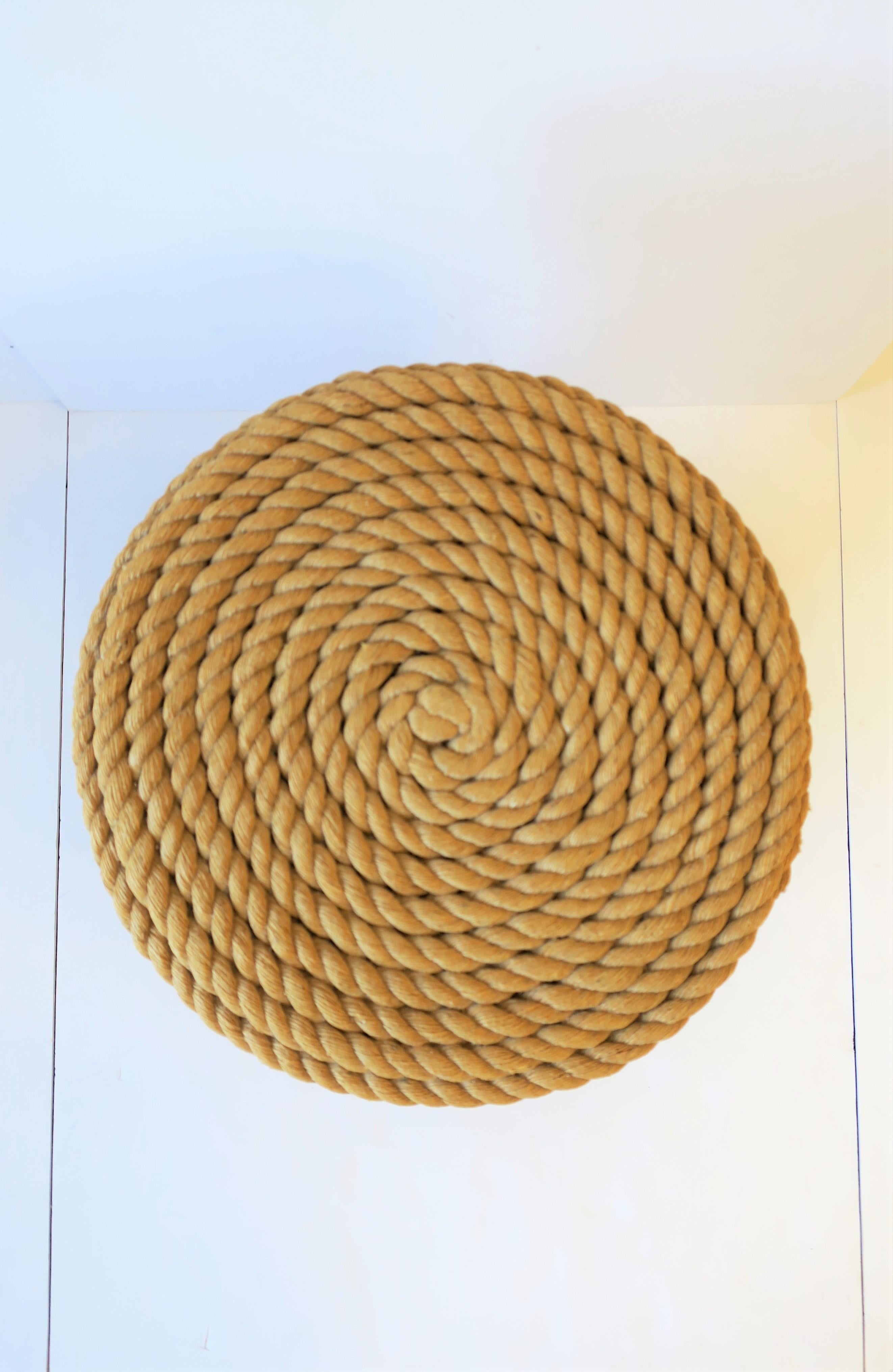 Nautical Rope Round Side or End Table In Good Condition In New York, NY