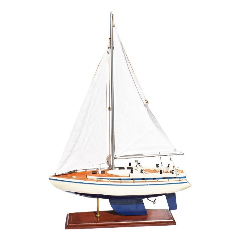 Nautisches Segelboot- oder Yachtmodell in Blau und Weiß mit lackiertem Holzgehäuse, 1930er Jahre