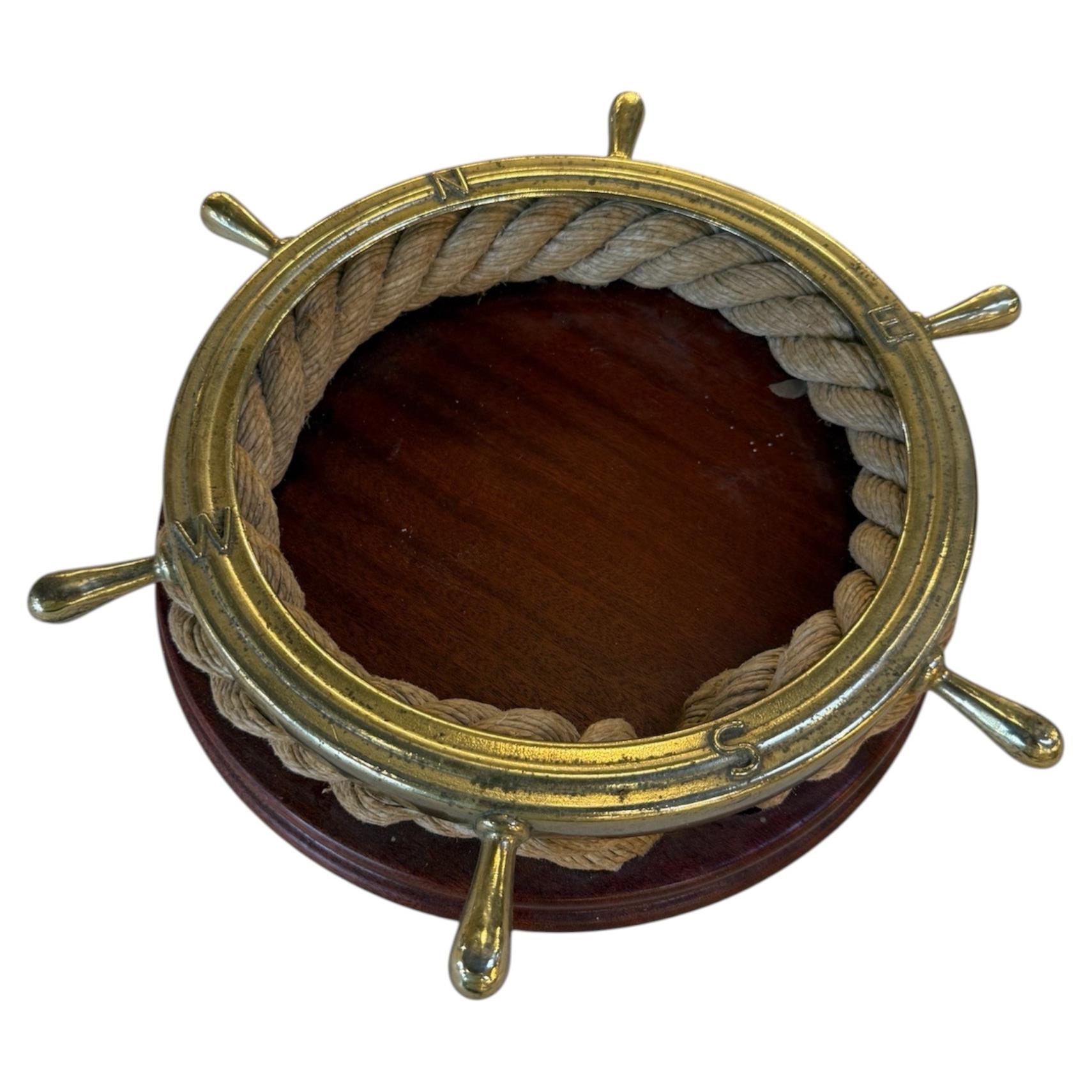 Catchall Nautical Ship Wheel in ottone e corda, anni '70 in vendita