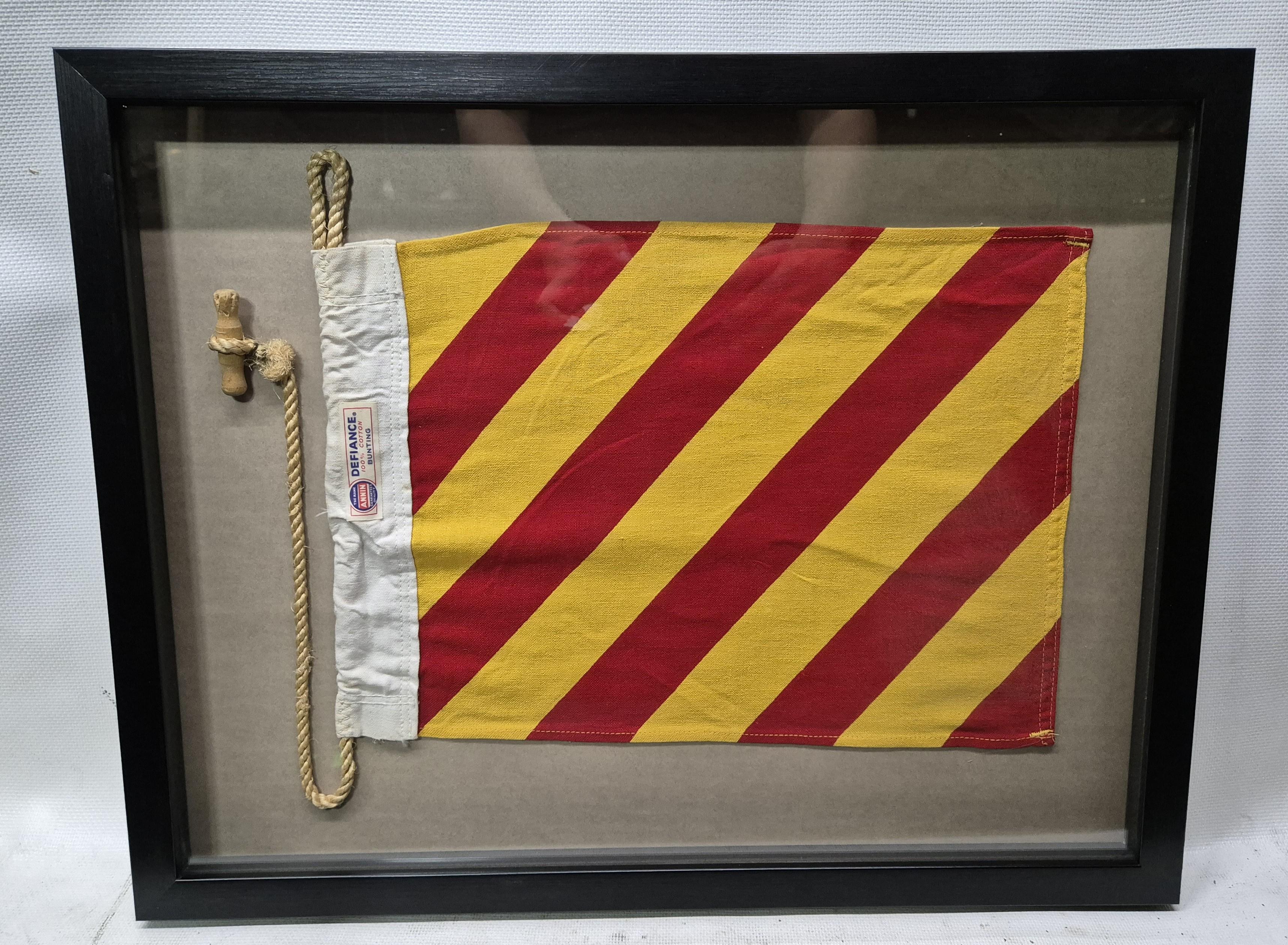 Drapeau international de signalisation maritime représentant la lettre 
