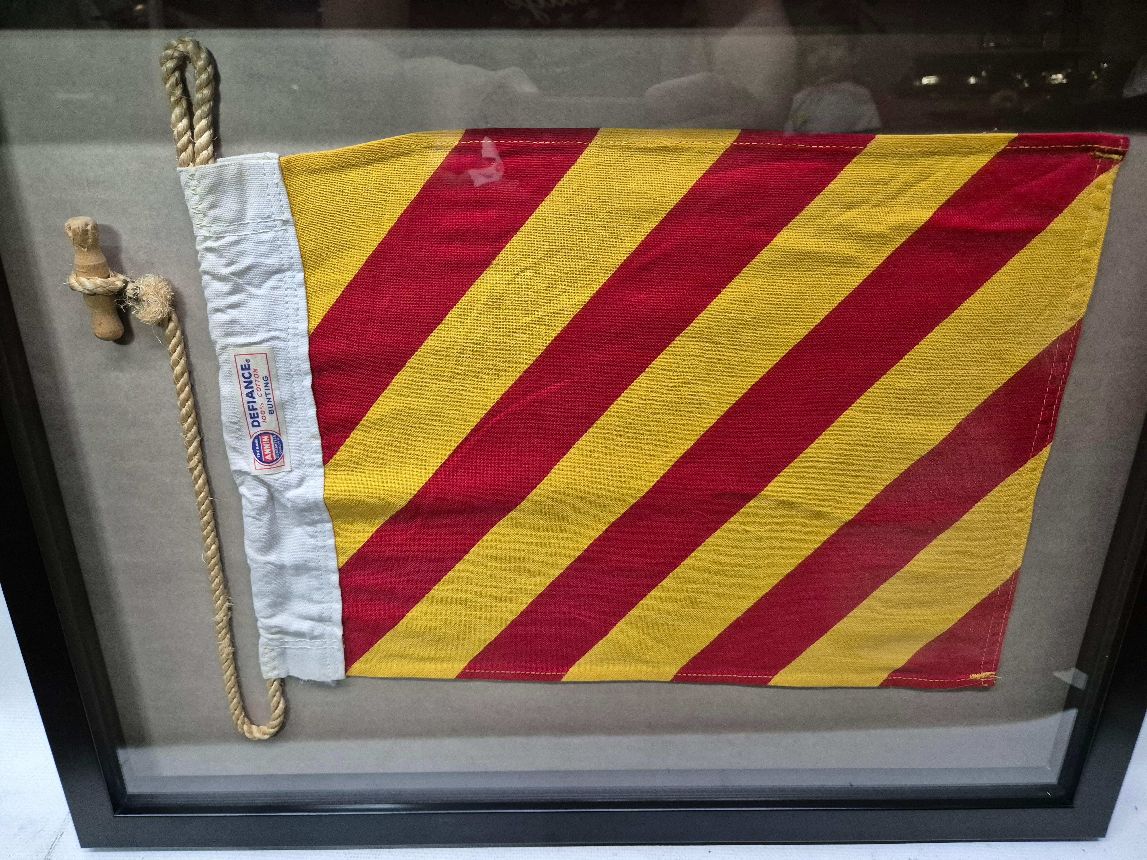 Drapeau de signalisation nautique de la lettre 