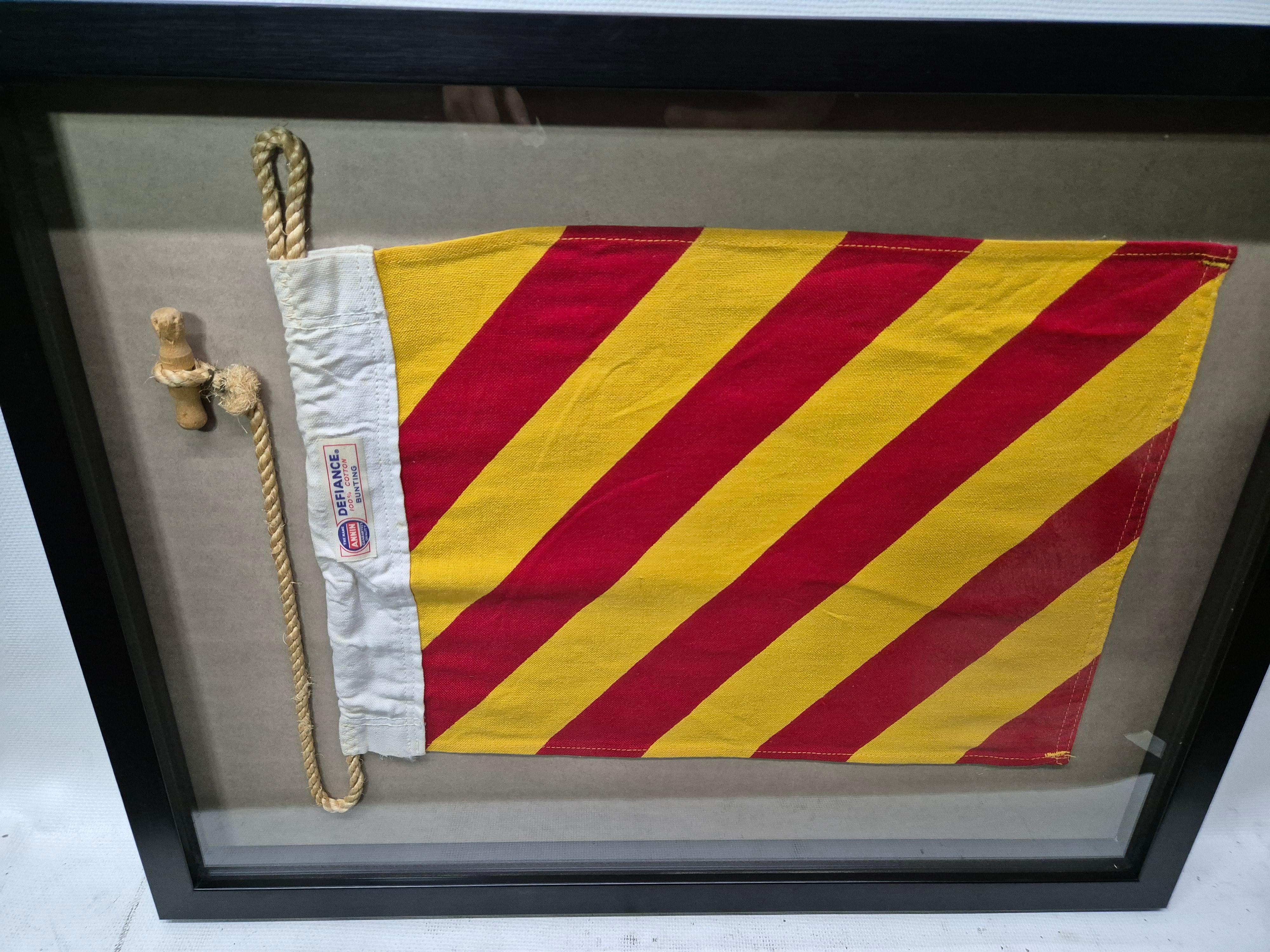 Drapeau de signalisation nautique de la lettre 