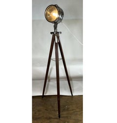 Lampe nautique sur trépied