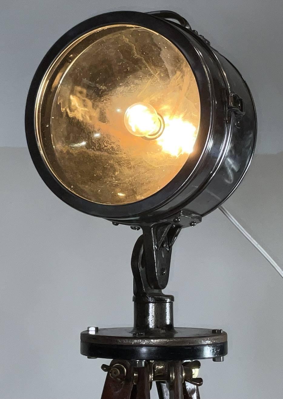 Nord-américain Lampe nautique sur trépied en vente