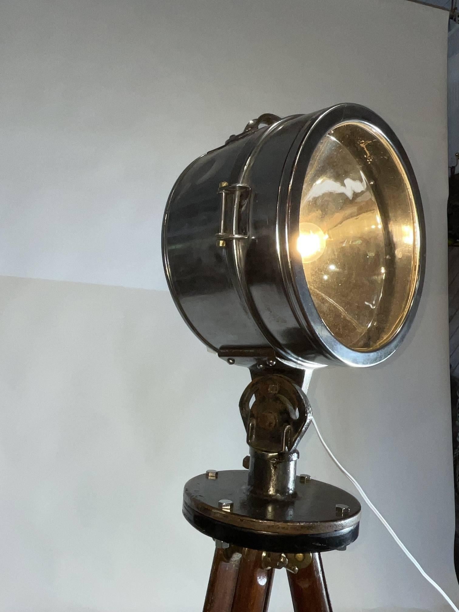 Métal Lampe nautique sur trépied en vente