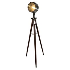 Lampe nautique sur trépied