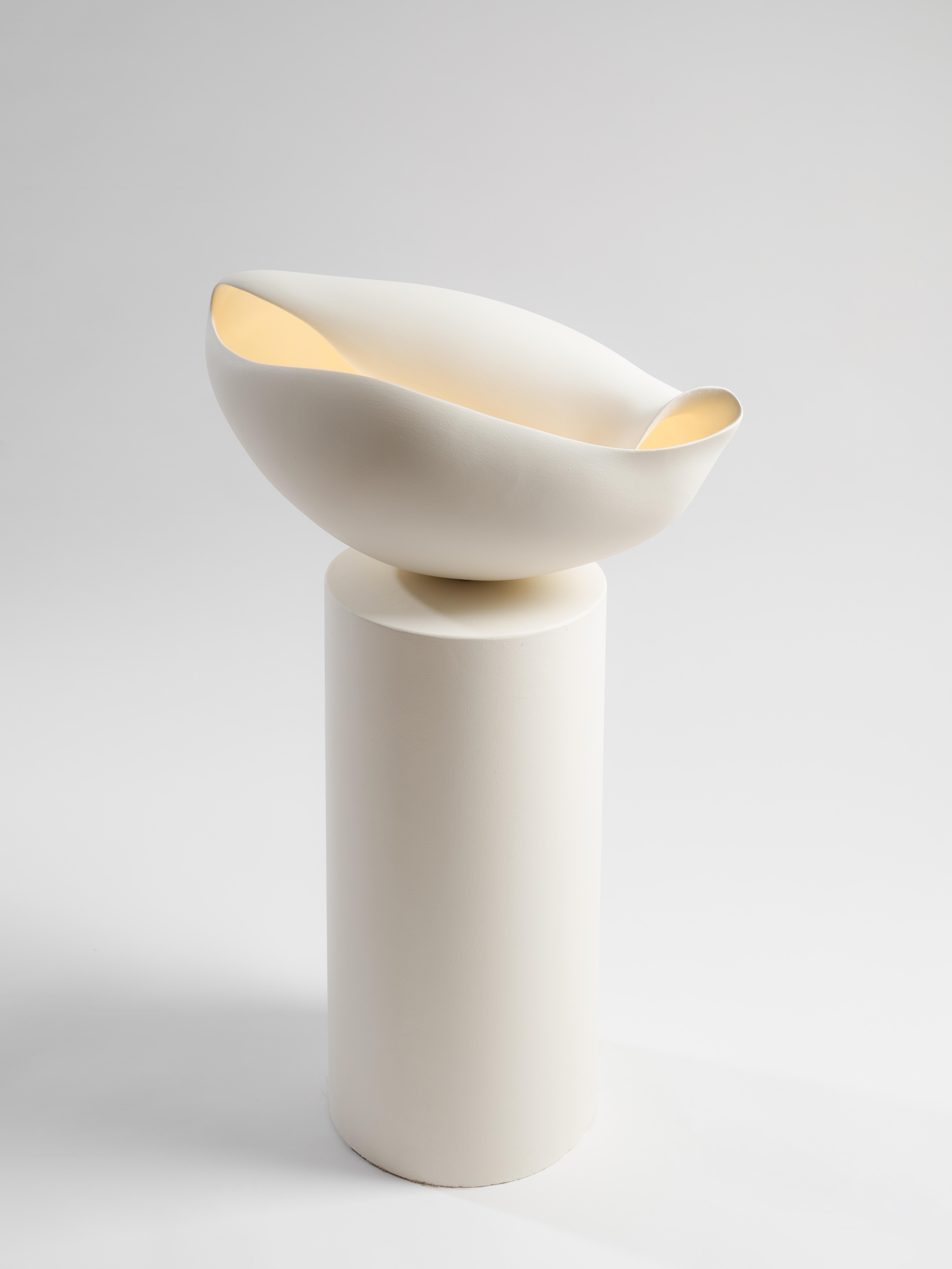 Nautile III. Stehlampe von Elsa Foulon
Abmessungen: D 50 x H 90 cm.
MATERIALIEN: Keramik, Gips.
Auch in anderen Abmessungen erhältlich.

Alle unsere Lampen können je nach Land verkabelt werden. Wenn es in die USA verkauft wird, wird es zum Beispiel