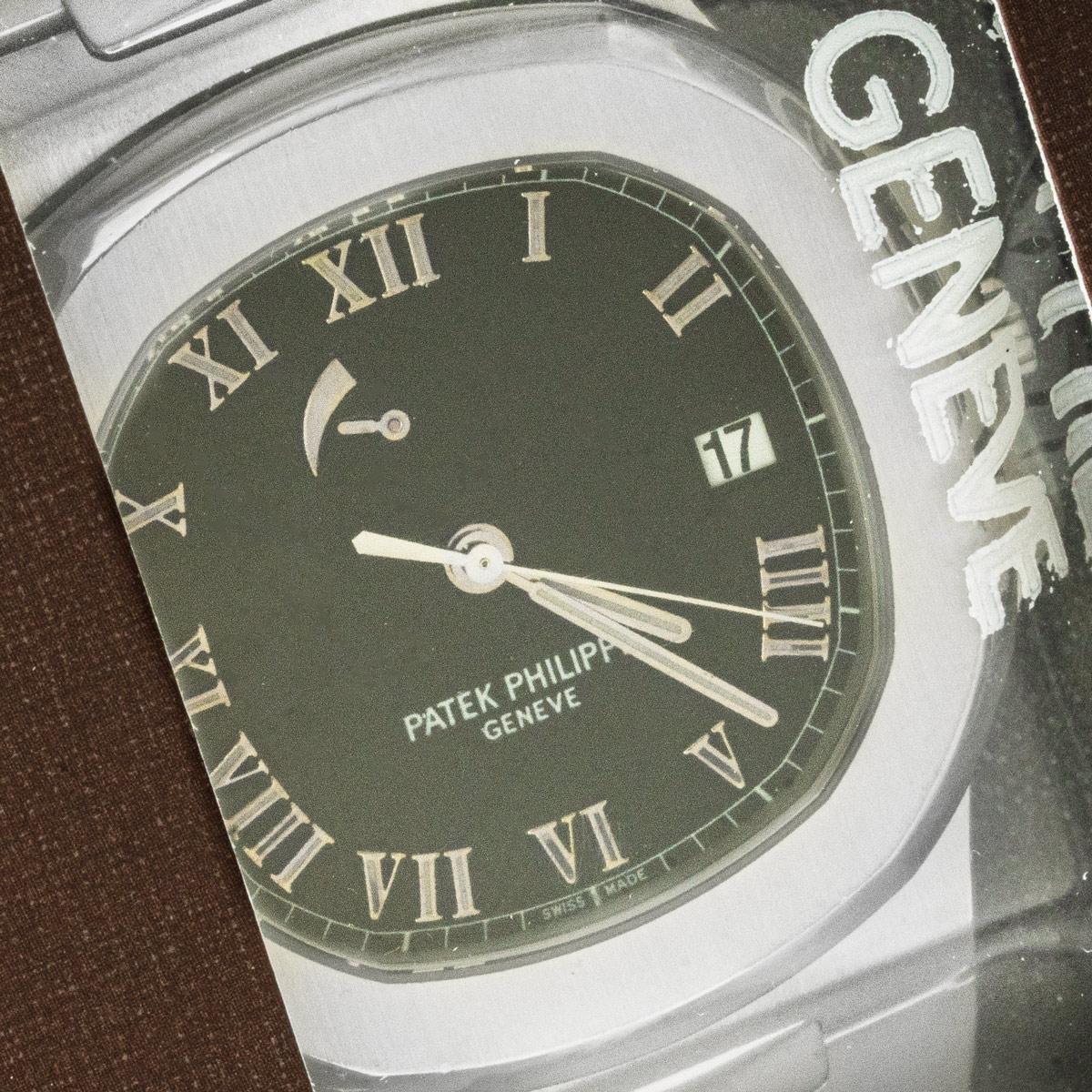 Nautilus 'Comet' Stainless Steel & Black Dial für Damen oder Herren im Angebot