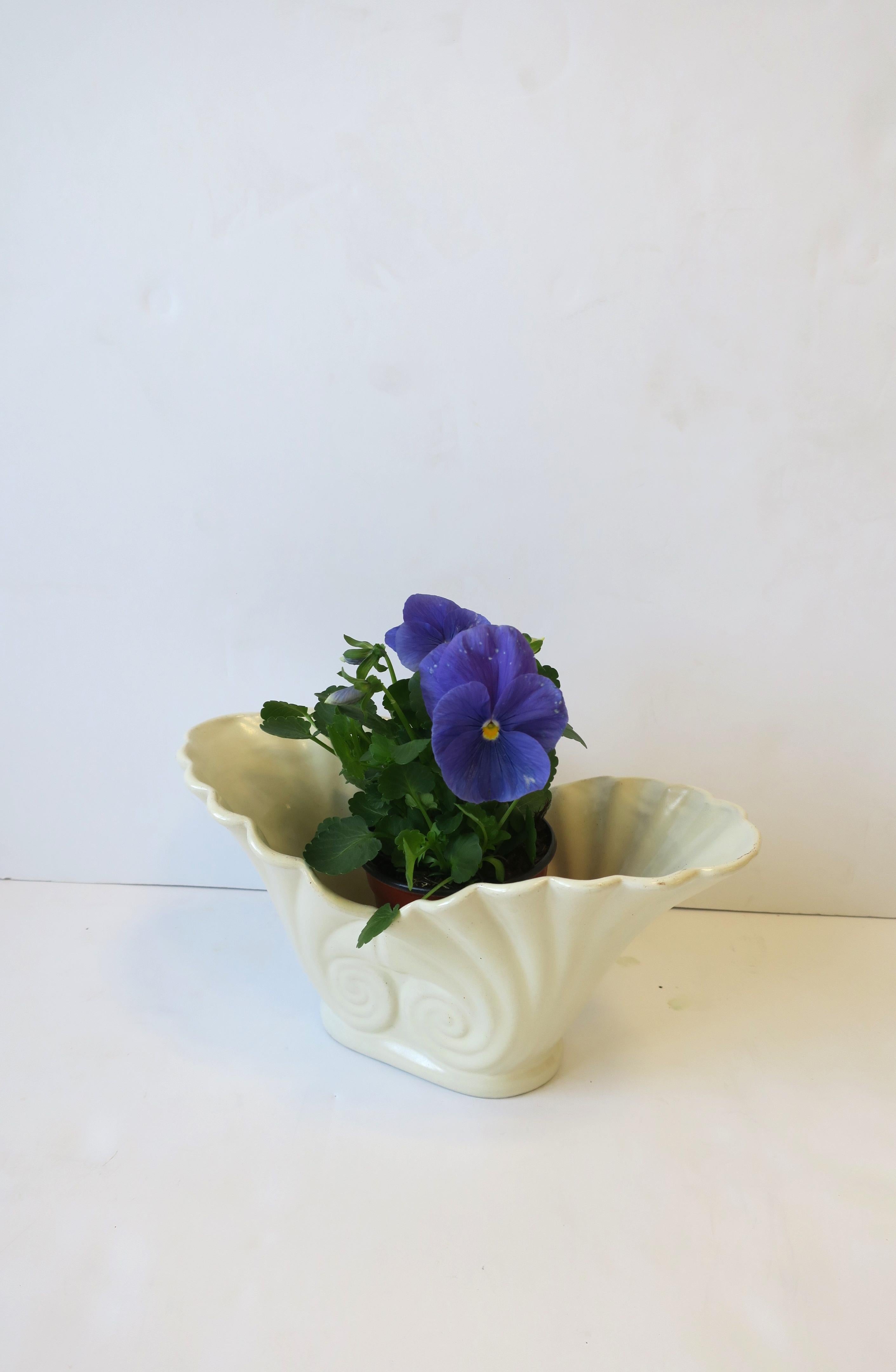 Nautilus Concha Marina Jardinera o Cachepot Jardinera Art Decó en venta 1