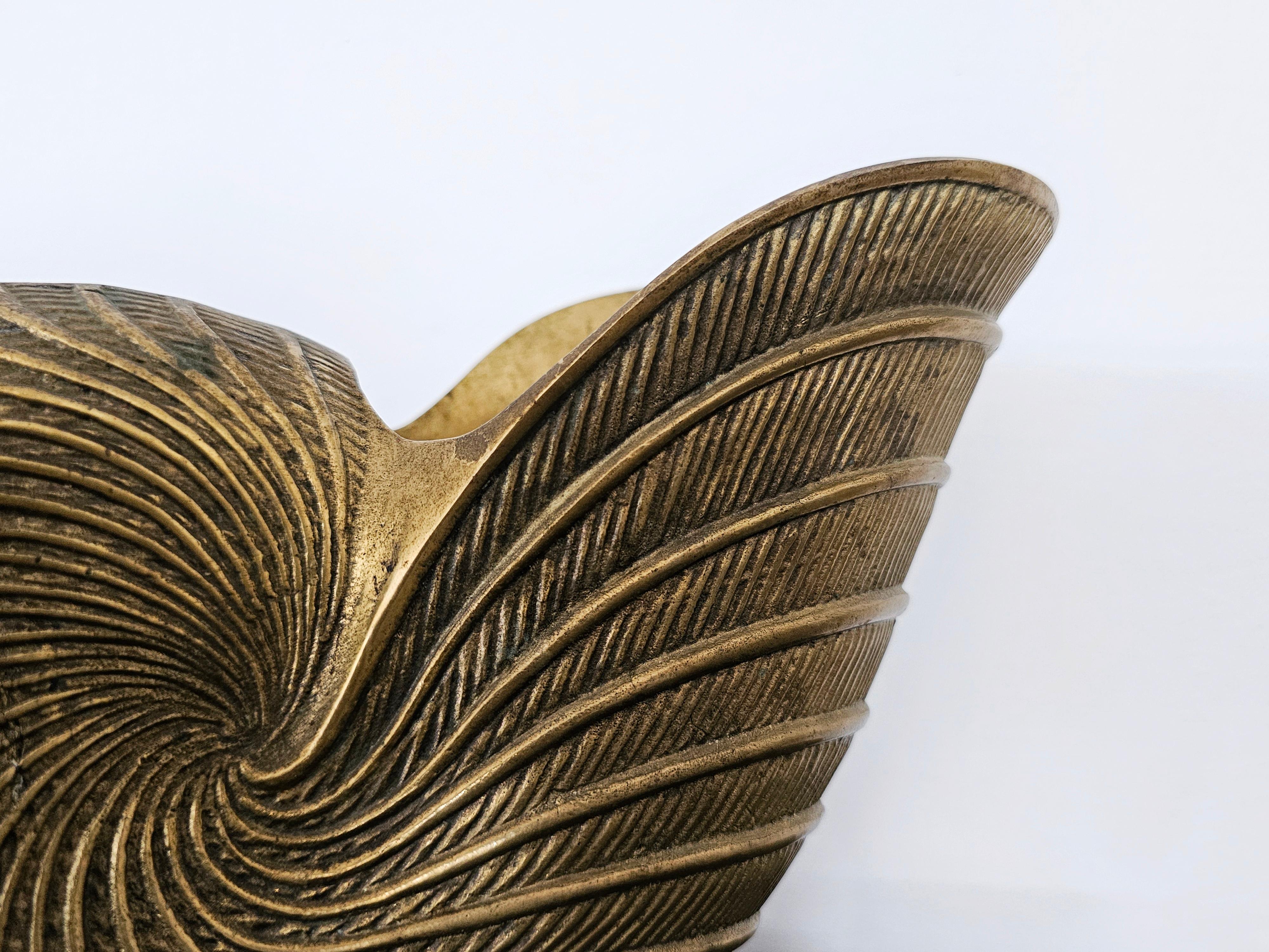 Portabottiglie per champagne a forma di Nautilus in ottone massiccio, Italia anni '50 in vendita 3