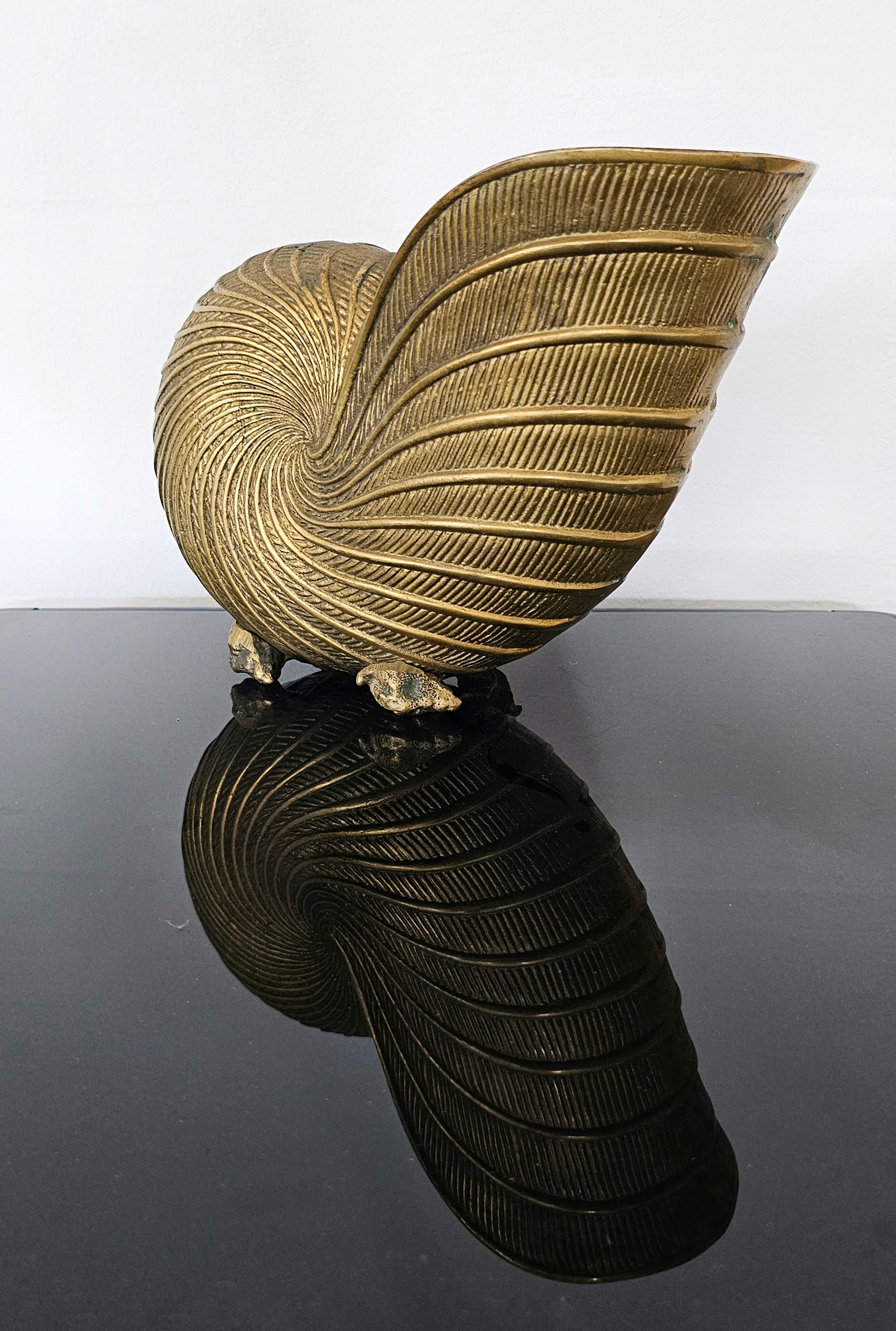 Ottone Portabottiglie per champagne a forma di Nautilus in ottone massiccio, Italia anni '50 in vendita