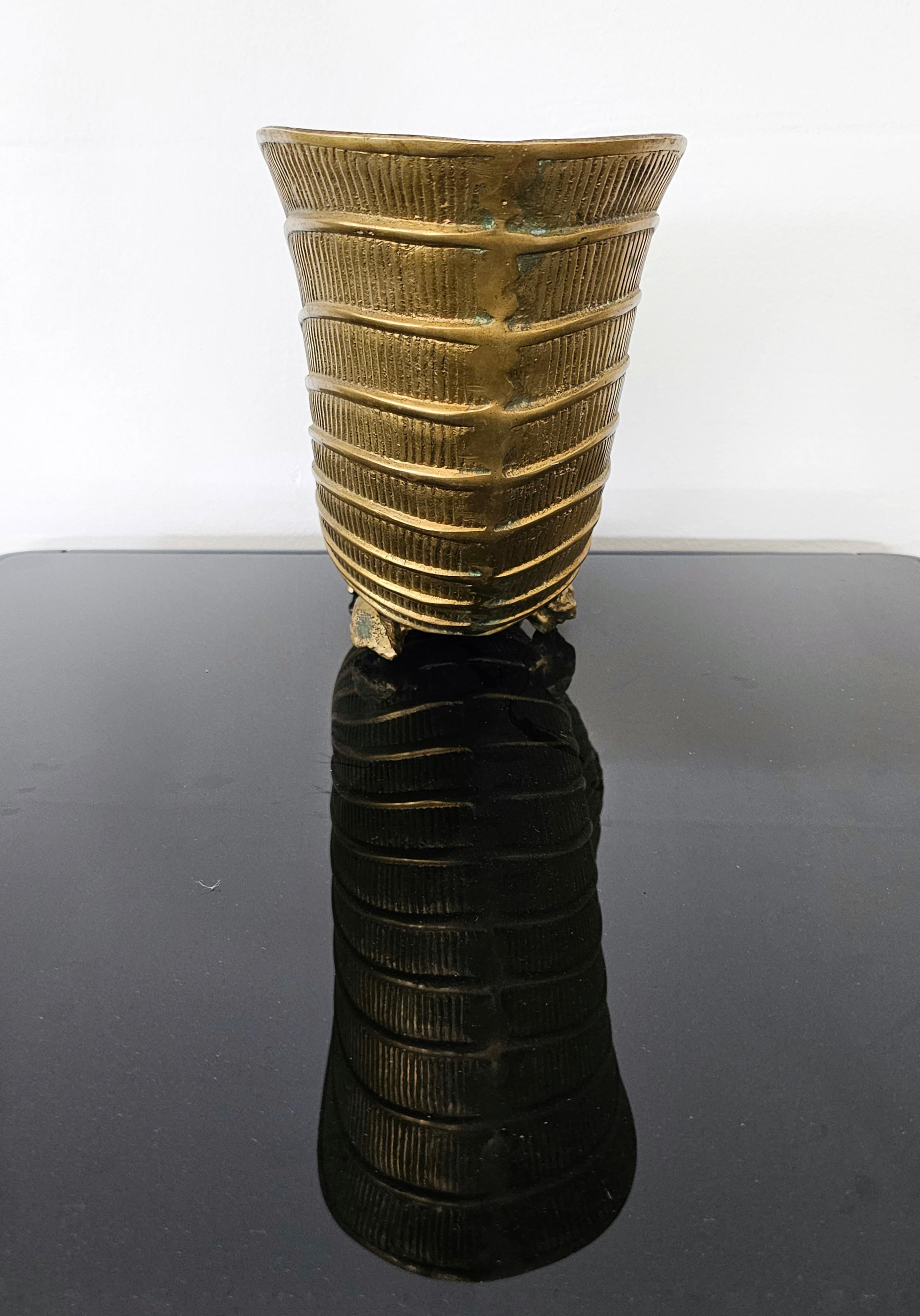 Portabottiglie per champagne a forma di Nautilus in ottone massiccio, Italia anni '50 in vendita 1