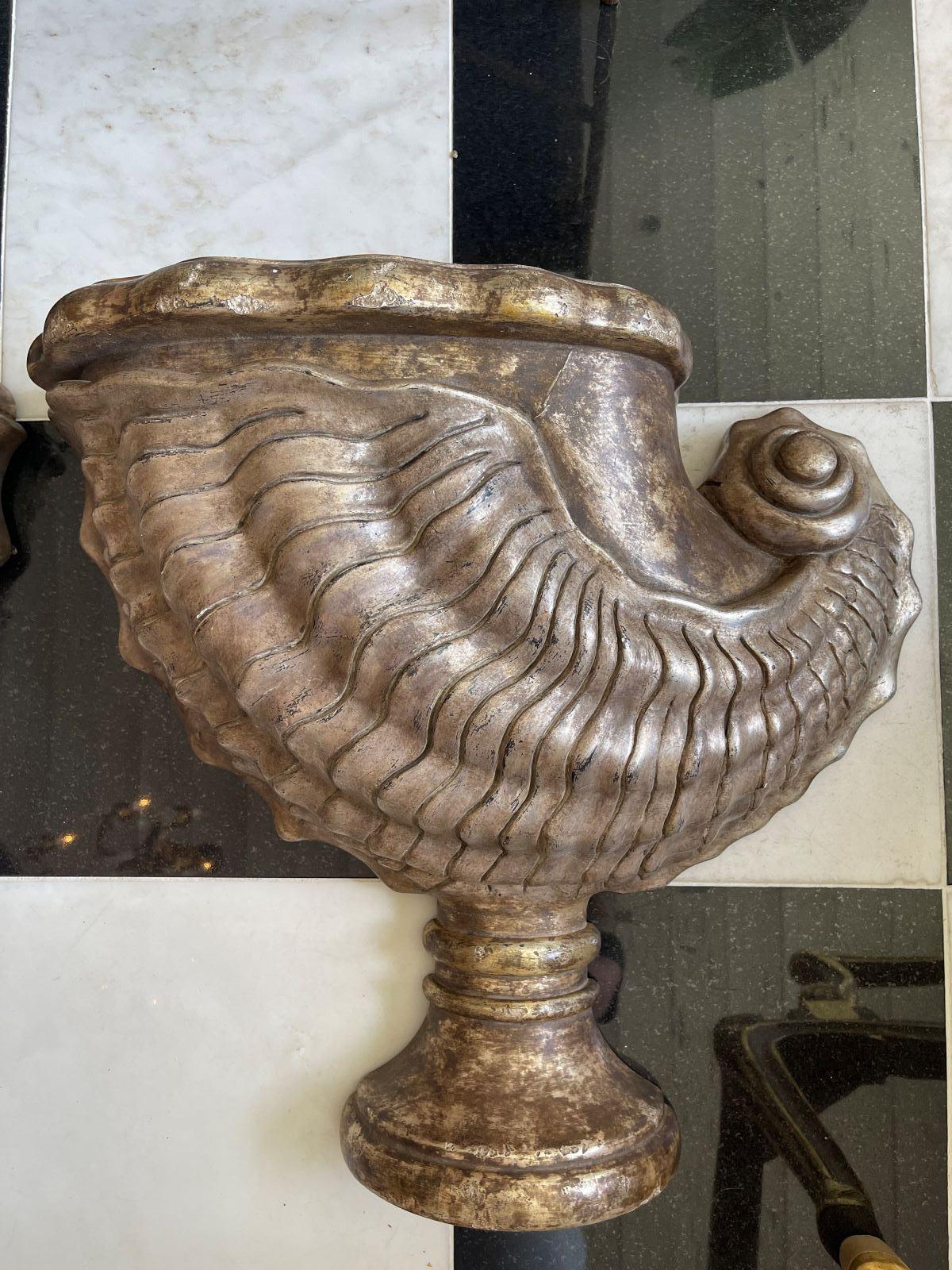 Dorato Staffe da parete a forma di Nautilus in argento dorato in vendita