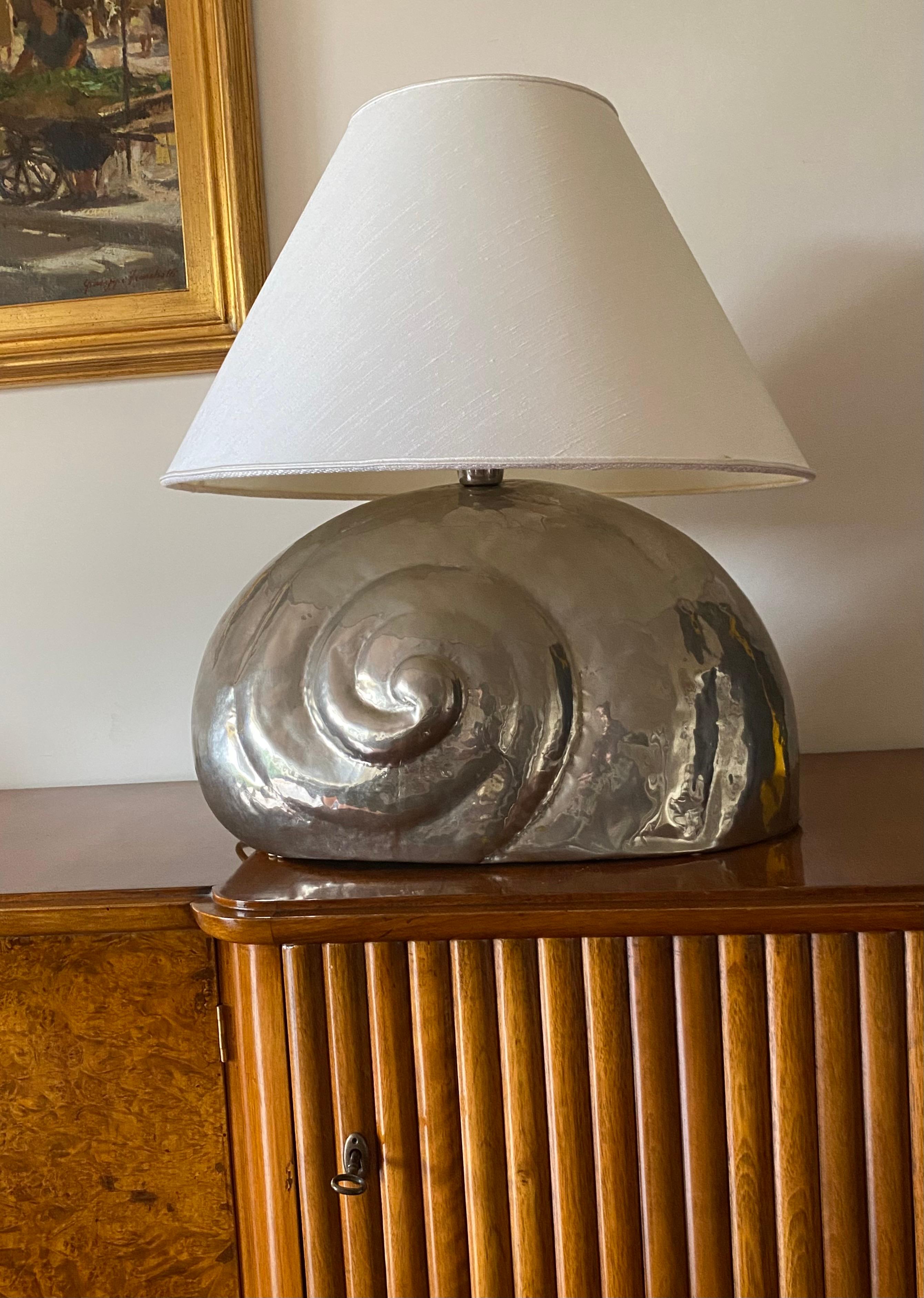 shell base lamp