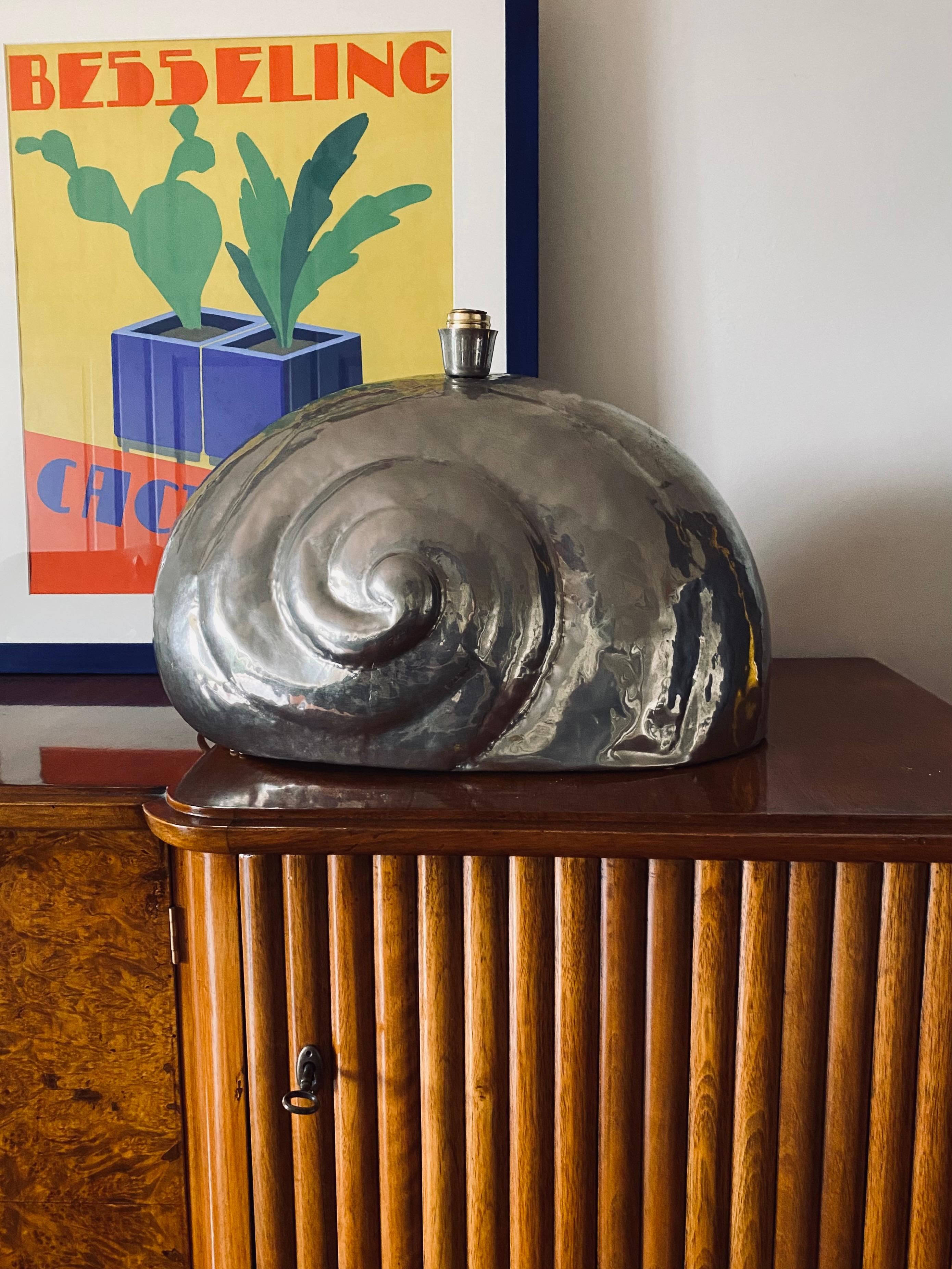 Nautilus shell silverplate table lamp base, France 1970s In Excellent Condition In Firenze, IT