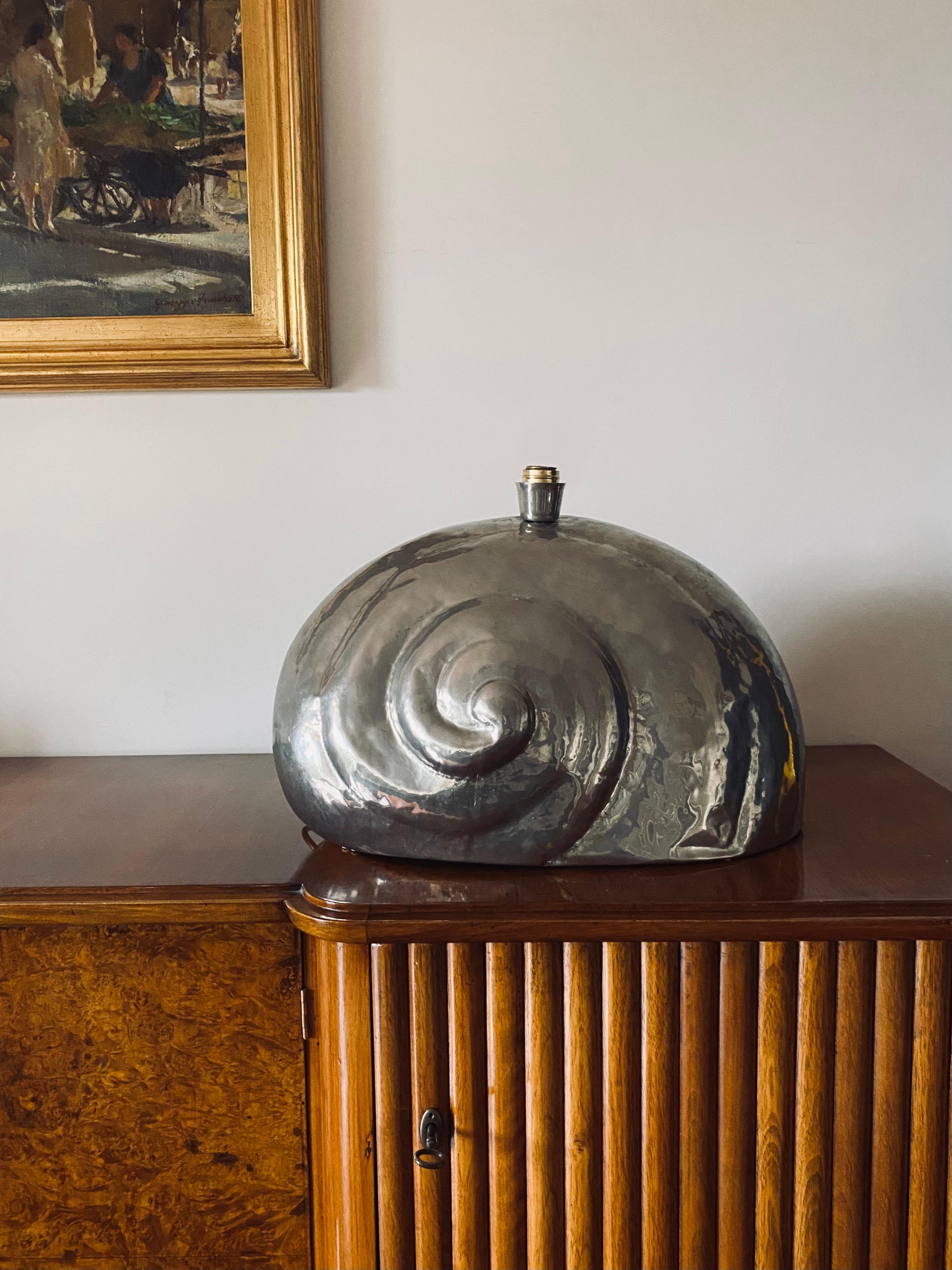 Late 20th Century Nautilus shell silverplate table lamp base, France 1970s