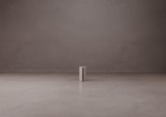 Table d'appoint Nautilus Travertin d'Ostuni gravé à l'acide par Dainelli Studio Studio Atelier