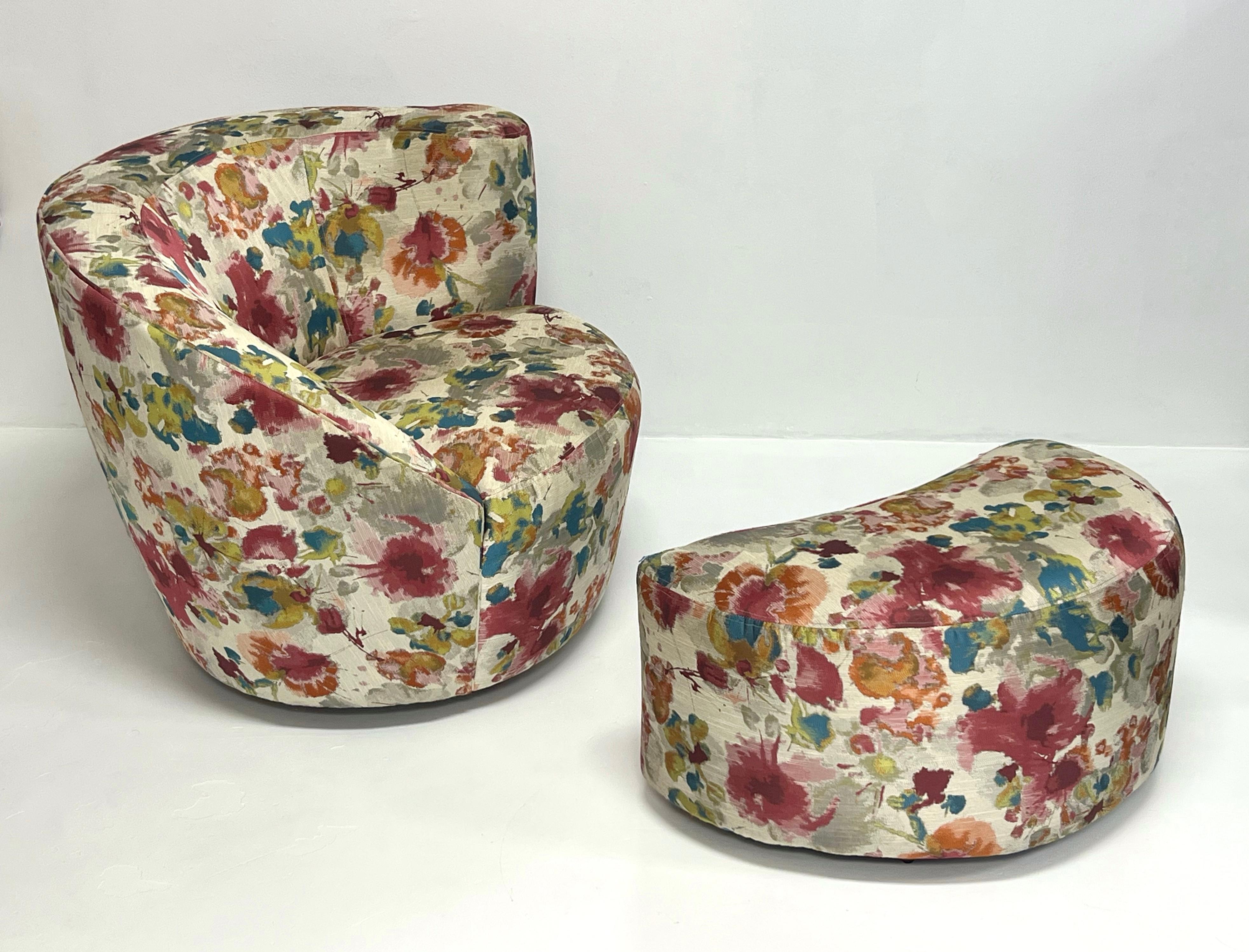 Tissu d'ameublement Chaise pivotante et pouf Nautilus en vente