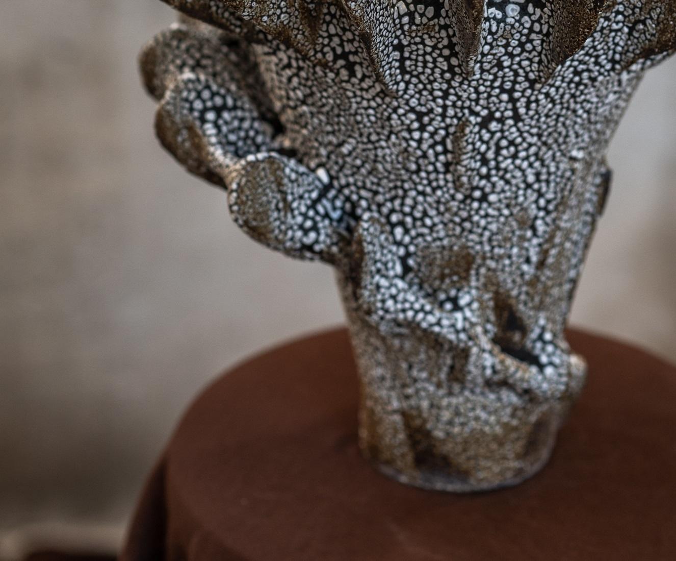 Vaso Nautilus in argilla nera con smaltatura a strisce di Kallia Panopoulou In condizioni Nuovo in vendita a Geneve, CH