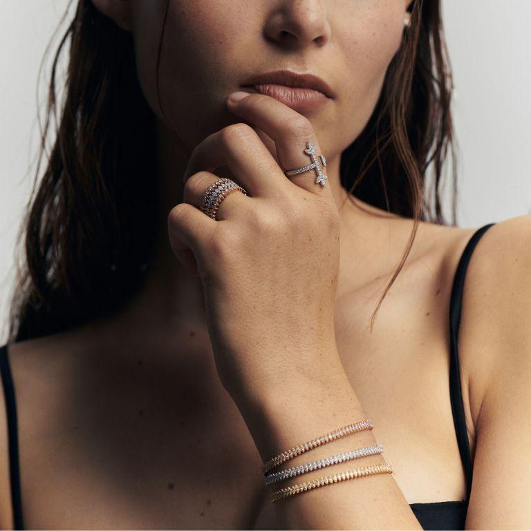 Taille brillant Nava Joaillerie Bracelet souple Indy Pavé or jaune 18K, 82 diamants en vente