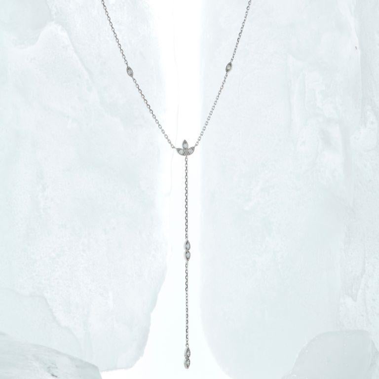 Finesse, power and preciousness combine to create the Indy necklace diamonds drops. 
Each Indy necklace diamonds drops invites a joyful symphony of accumulated wear.
The delicacy of the setting, as soft and light as a veil on the skin, allows the