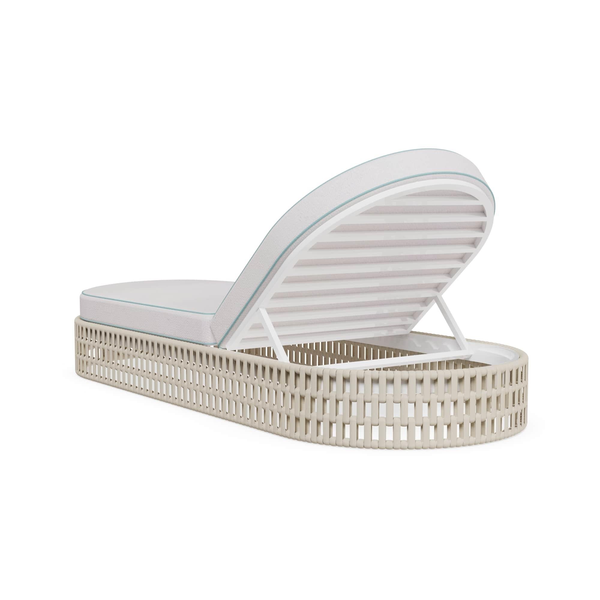 Portoghese Lettino da esterno Navagio in metallo laccato con base in corde in vendita