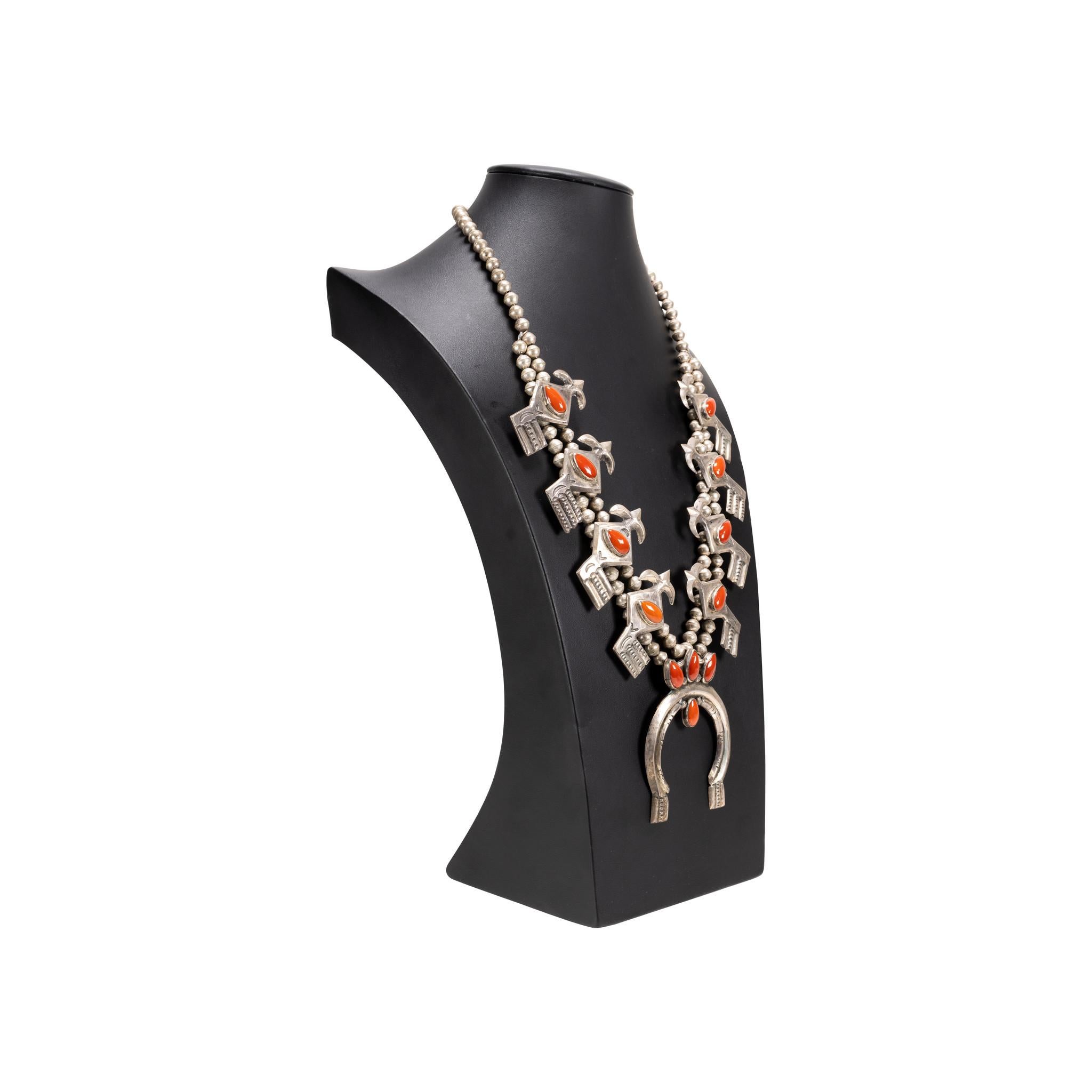 Taglio vecchia miniera Navajo 12 Stone Coral Squash Blossom Necklace in vendita