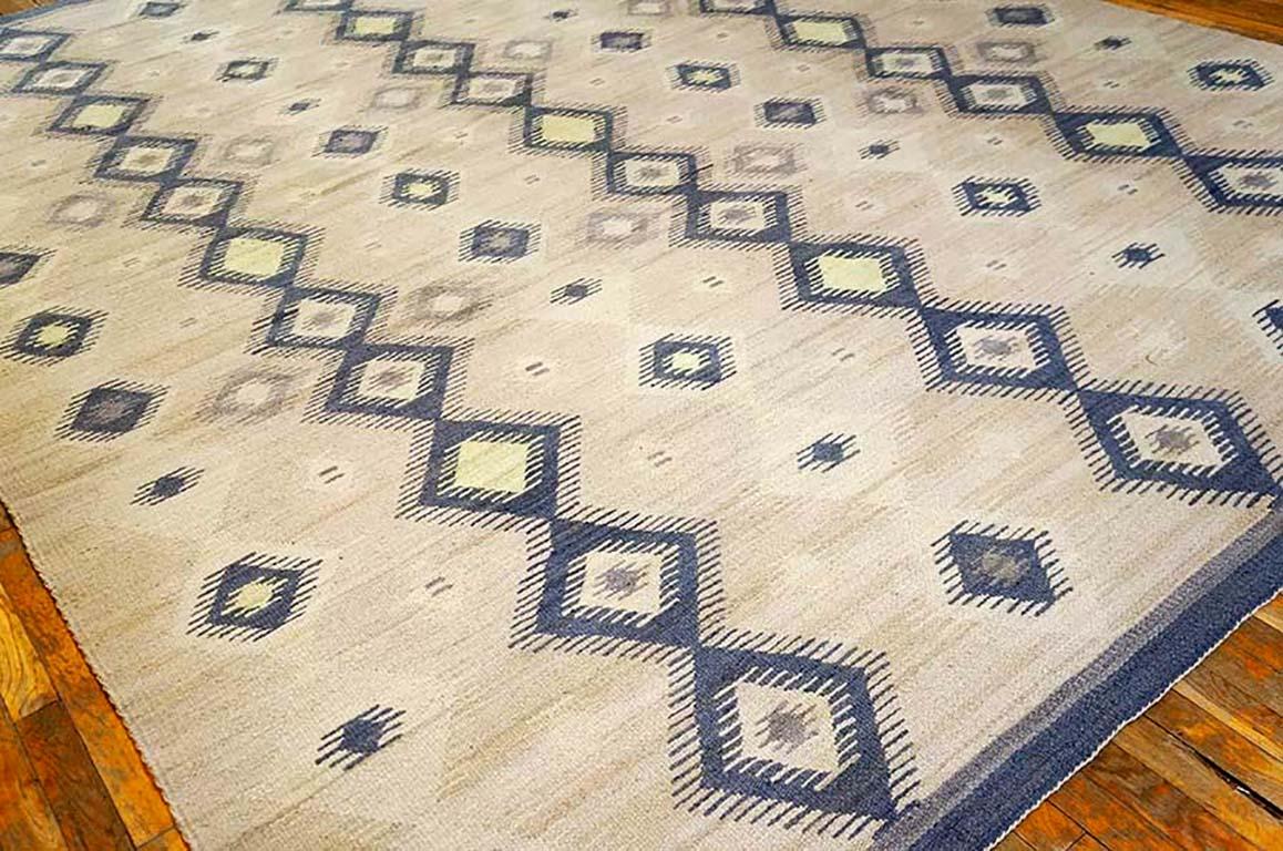 Indian Contemporary Handwoven Navajo Style Flat Weave Carpet (9' x 12' - 275 x 365 cm) For Sale