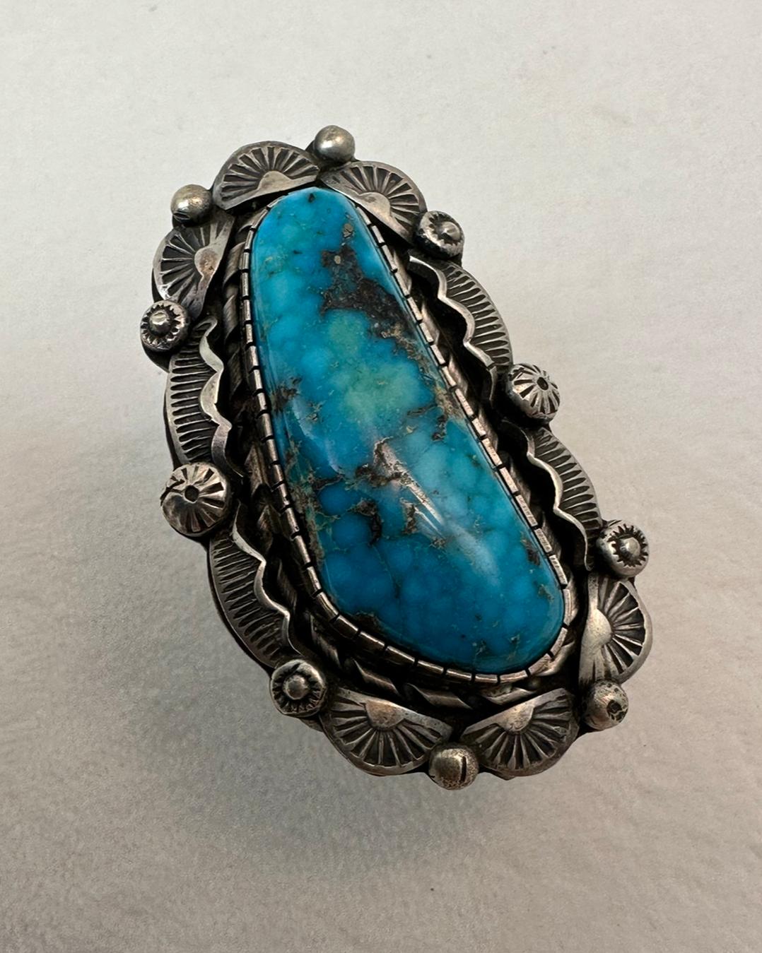 Betta Lee ~ Artiste Navajo - Bague Kingman turquoise en argent sterling .925 Taille 8 en vente 2