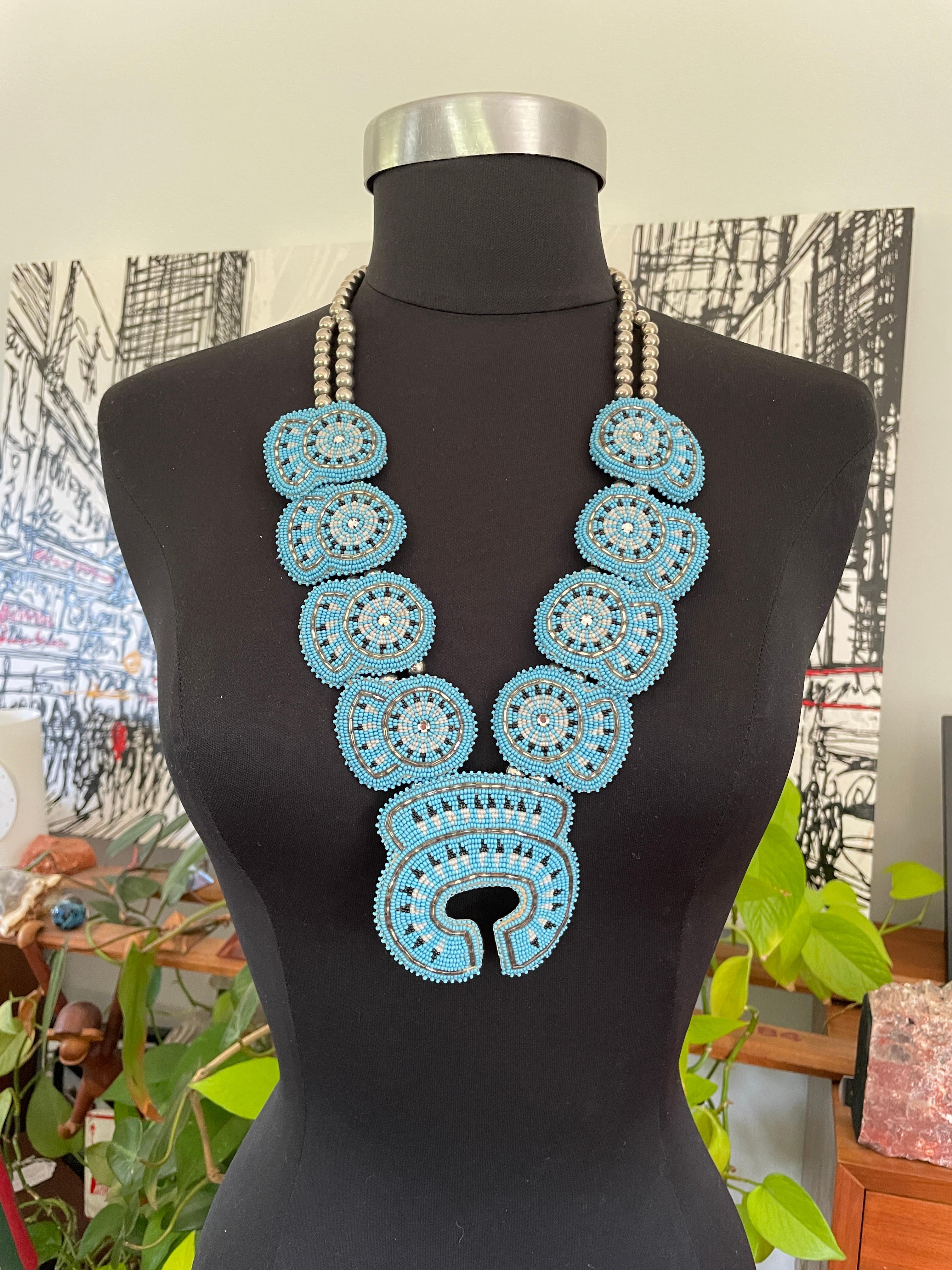 Perlen Türkis-Halskette aus Sterlingsilber mit Quastenblüte von Navajo  im Angebot 1