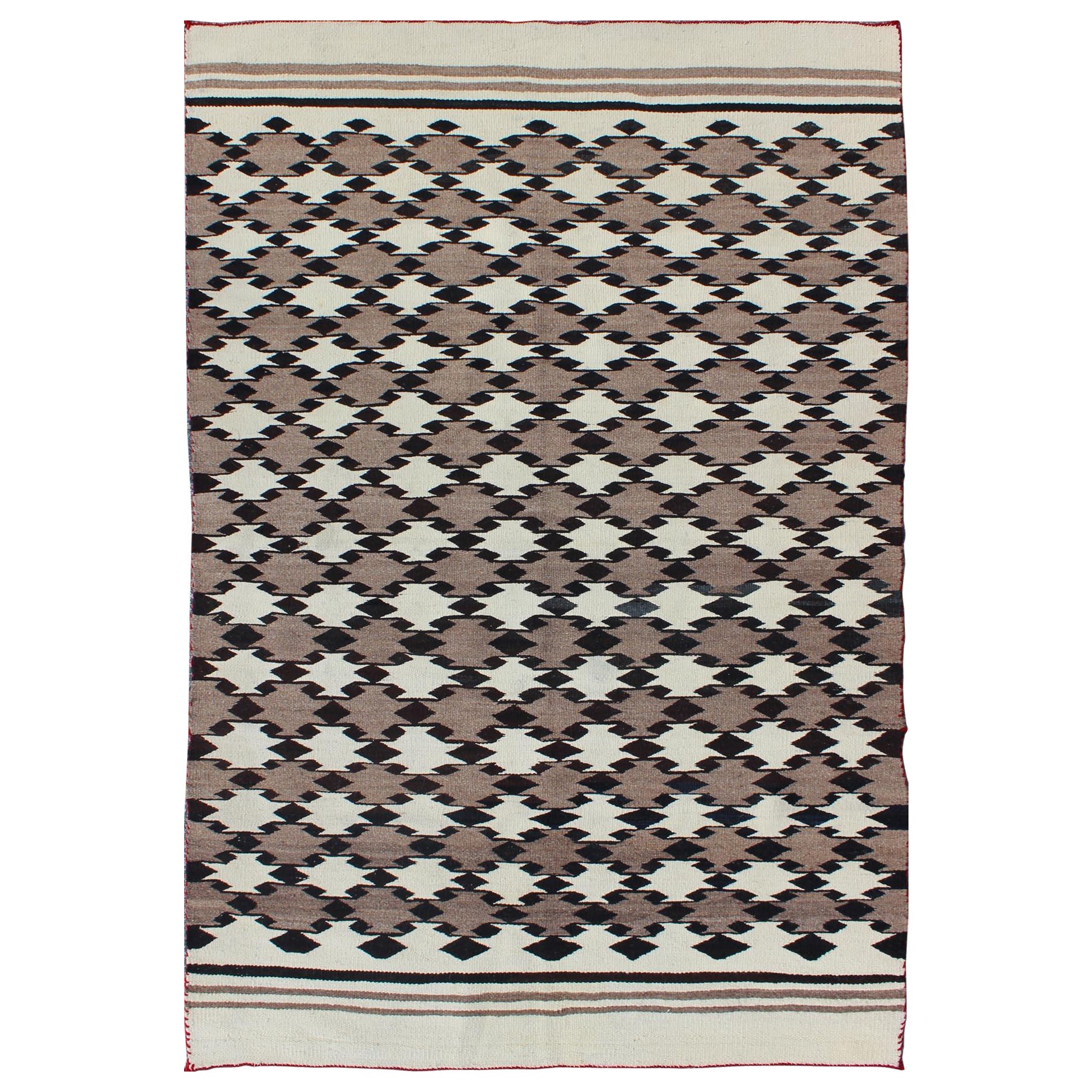 Navajo-Deckendecke in braunem, schwarzem und elfenbeinfarbenem Tribal Allover-Design im Angebot