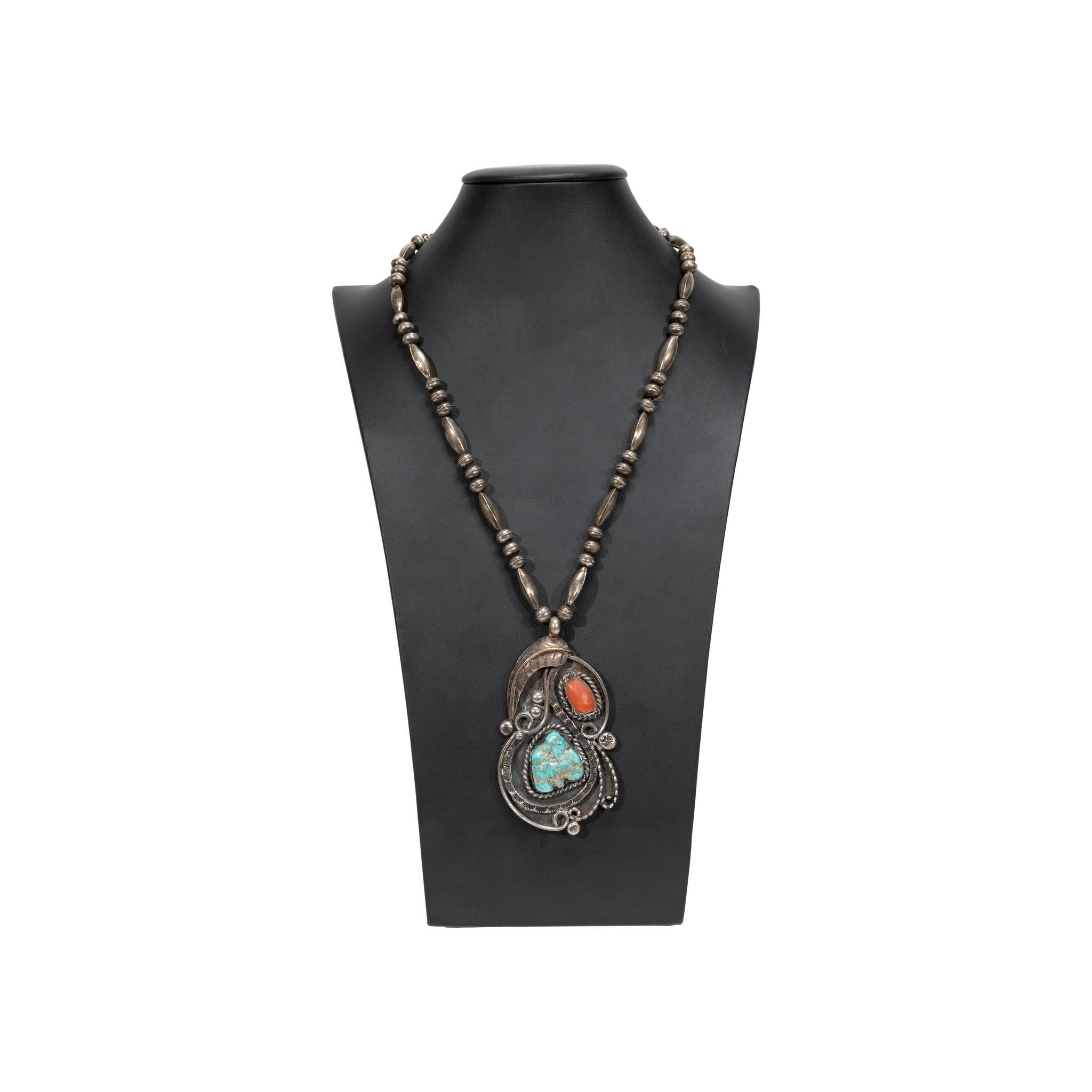 da uomo o donna Navajo Coral and Turquoise Necklace in vendita
