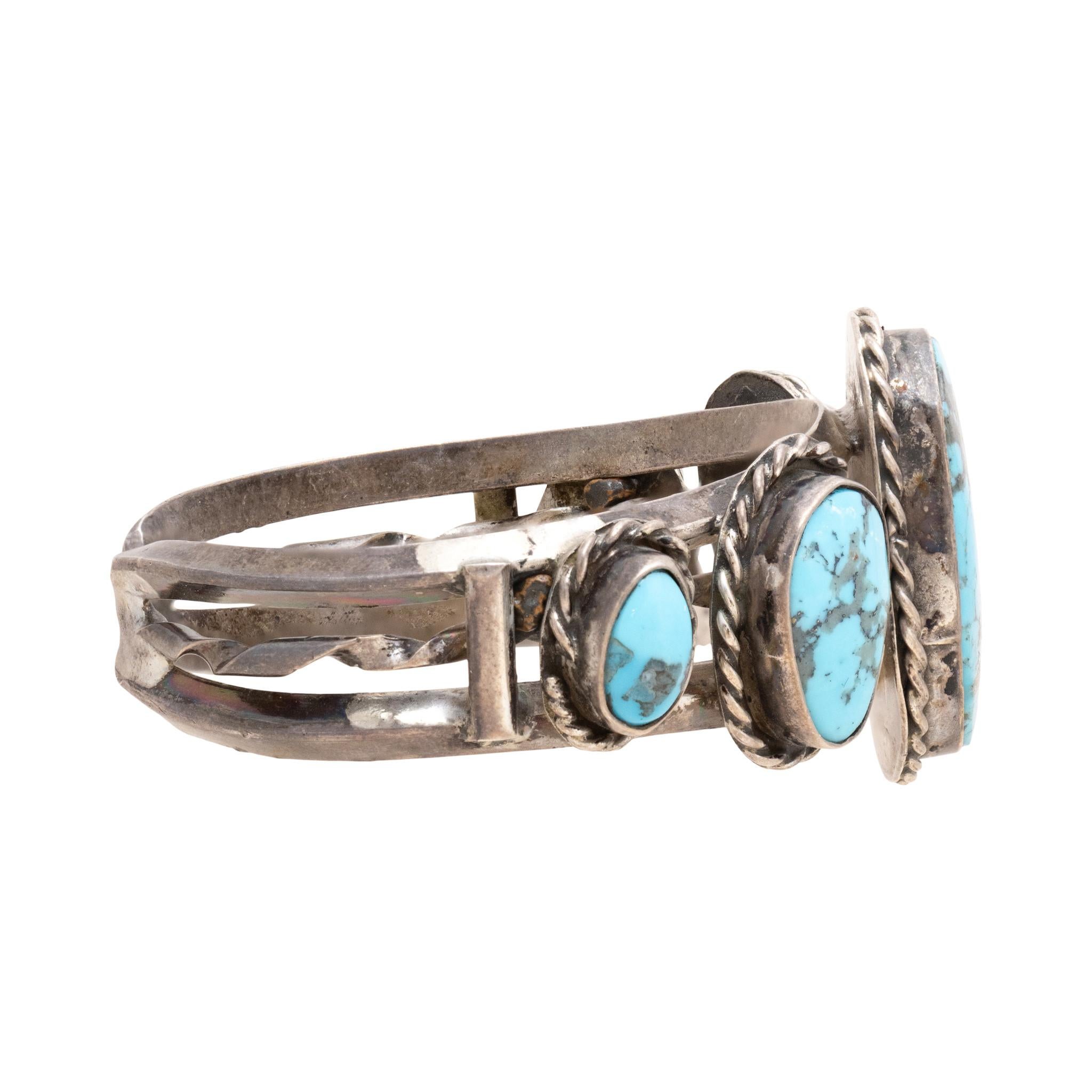 Taille ovale Bracelet manchette Navajo en turquoise à cinq pierres et argent sterling en vente