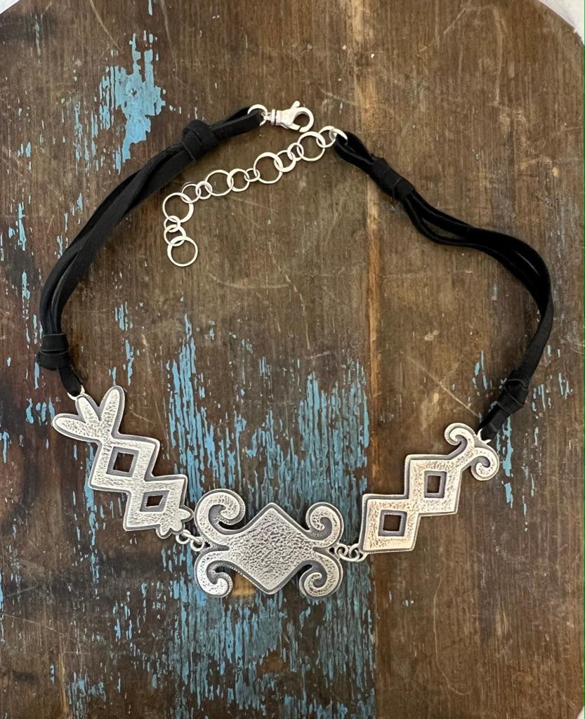 Navajo Geometric necklace by Melanie Yazzie, cast sterling silver, leather cord
Adjustable length
Artist designed jewelry by acclaimed artist Melanie Yazzie, Navajo, Diné


Artist Jewelry series made in Santa Fe, New Mexico

Melanie A. Yazzie