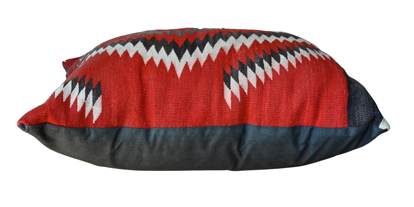 Navajo handgewebte Vintage Ganado Textil Bodenkissen, ca. 1940er Jahre (Indigene Kunst (Nord-/Südamerika)) im Angebot