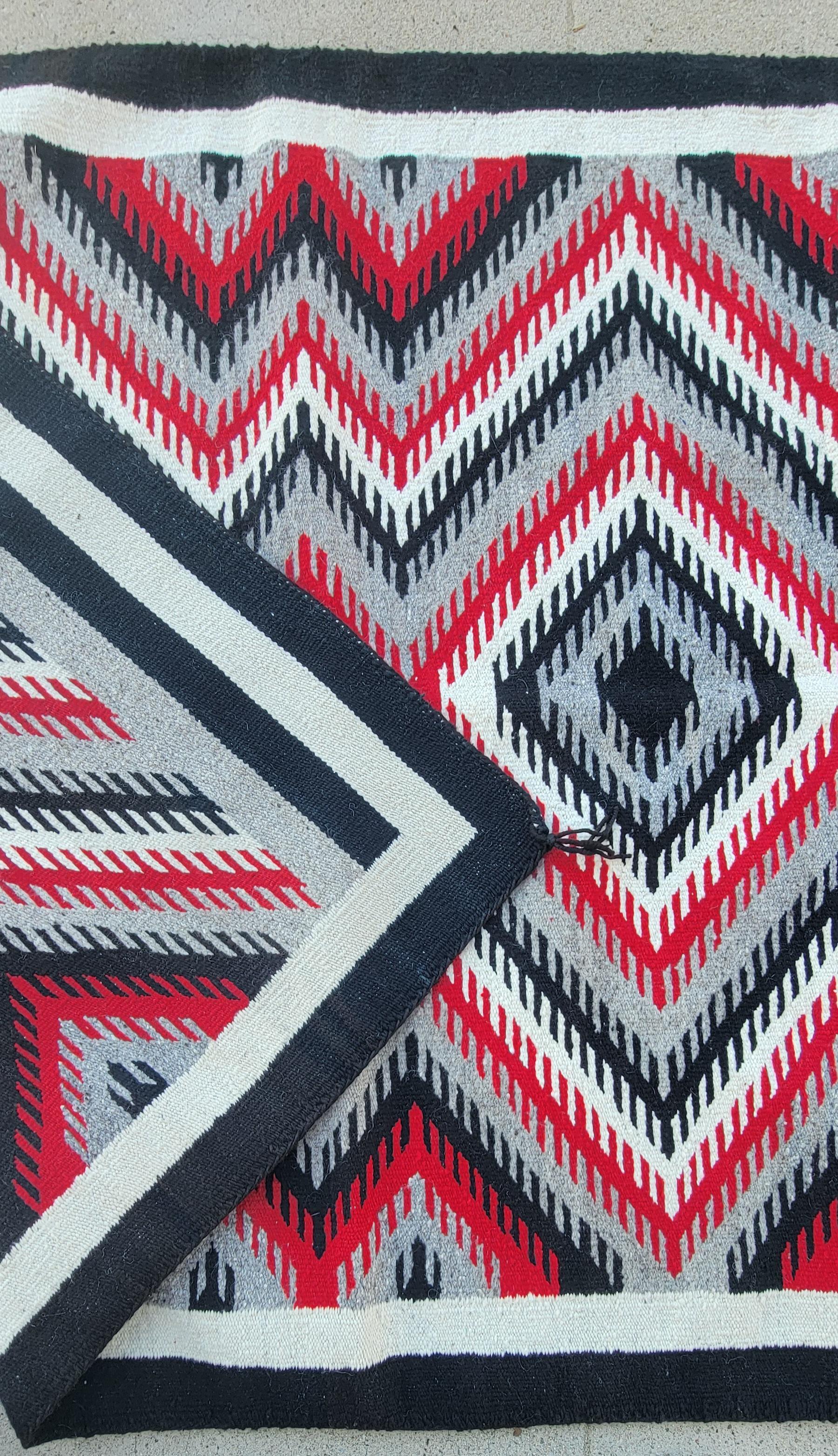 Tejido indio navajo deslumbrante mediados del siglo XX en venta