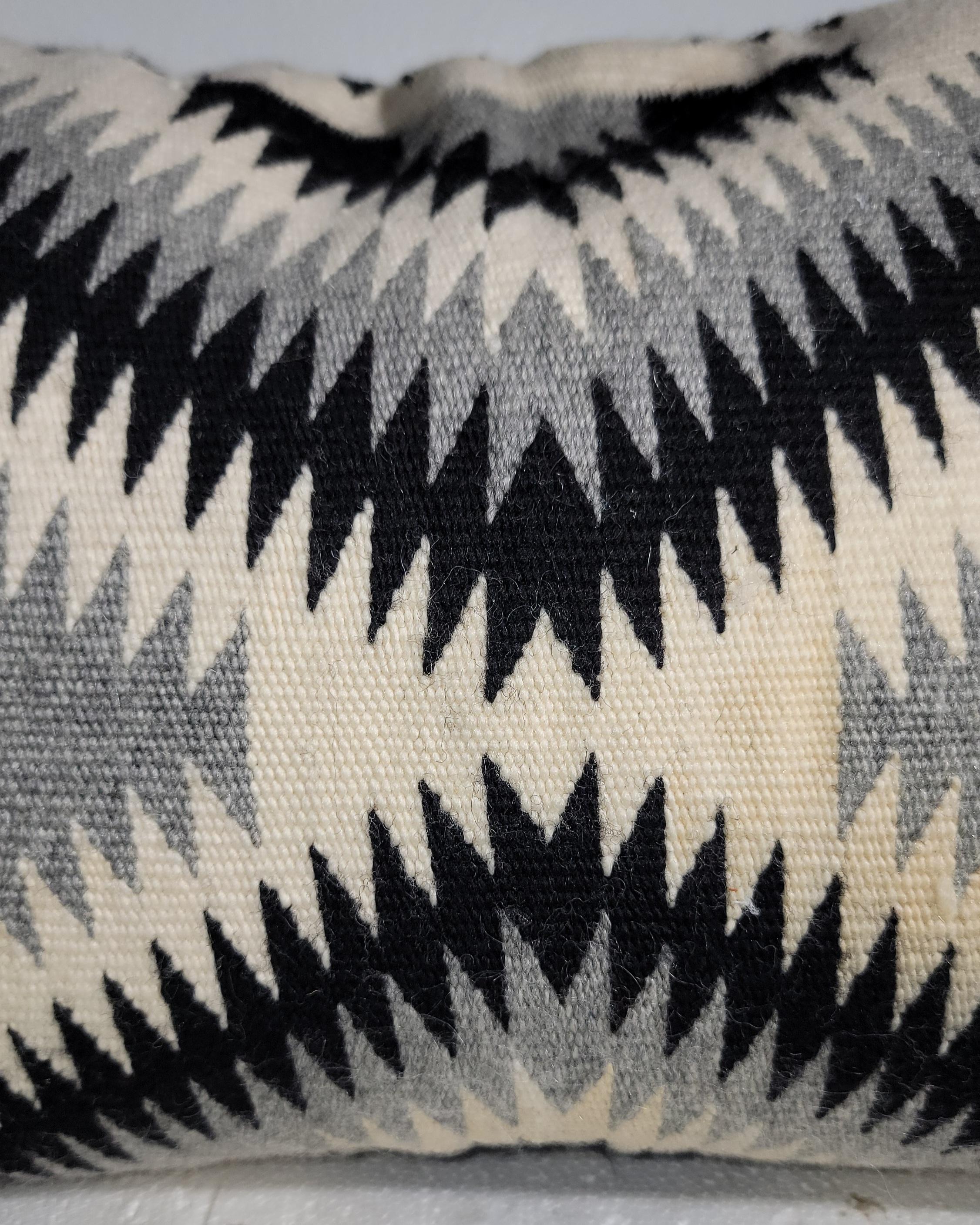 Cuscini di tessitura Navajo Indian Eye Dazzler In condizioni buone in vendita a Los Angeles, CA