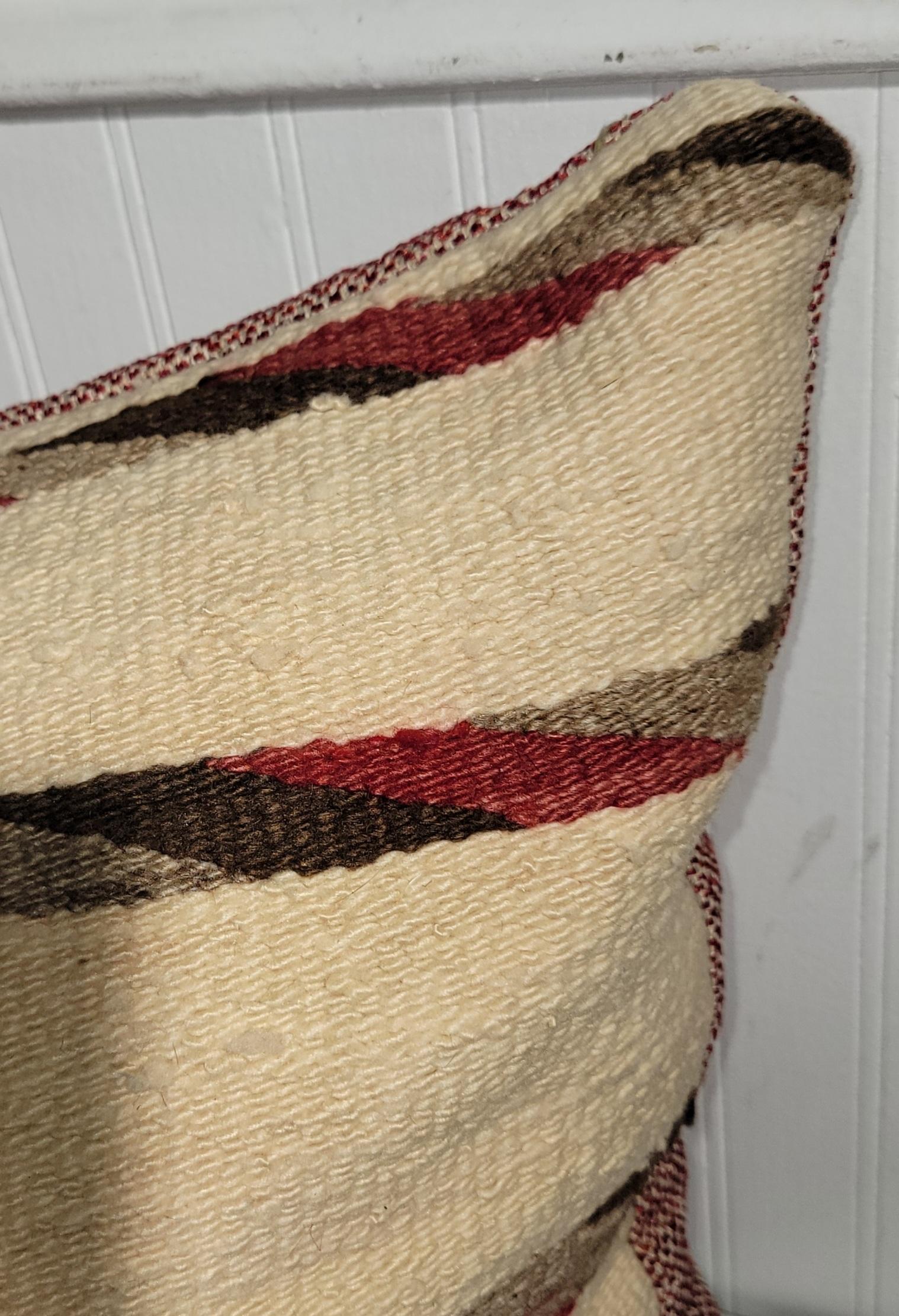 Fatto a mano Cuscino bolster con tessitura indiana Navajo in vendita