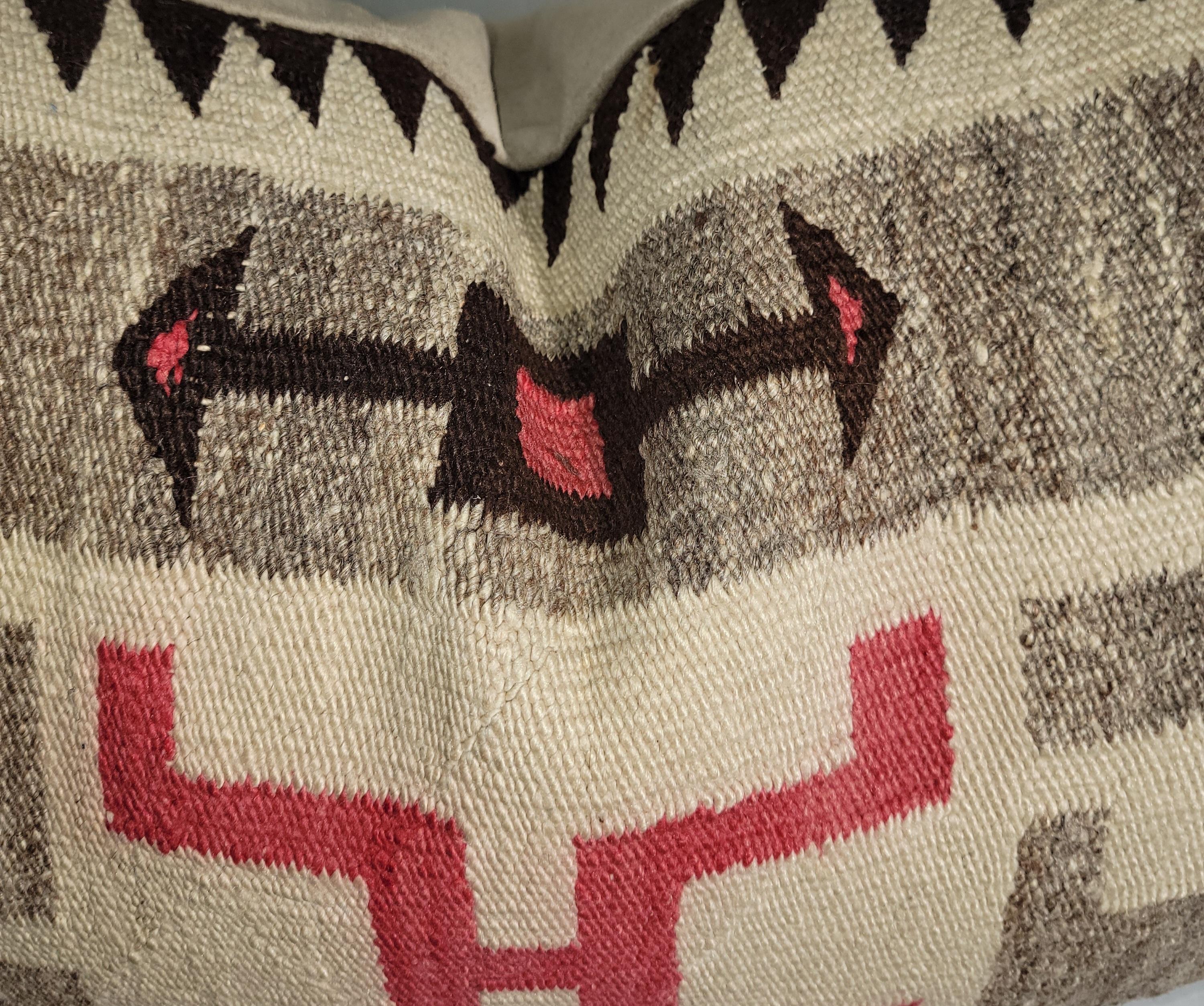 Almohada de tejido indio navajo con reverso de ante Estadounidense en venta