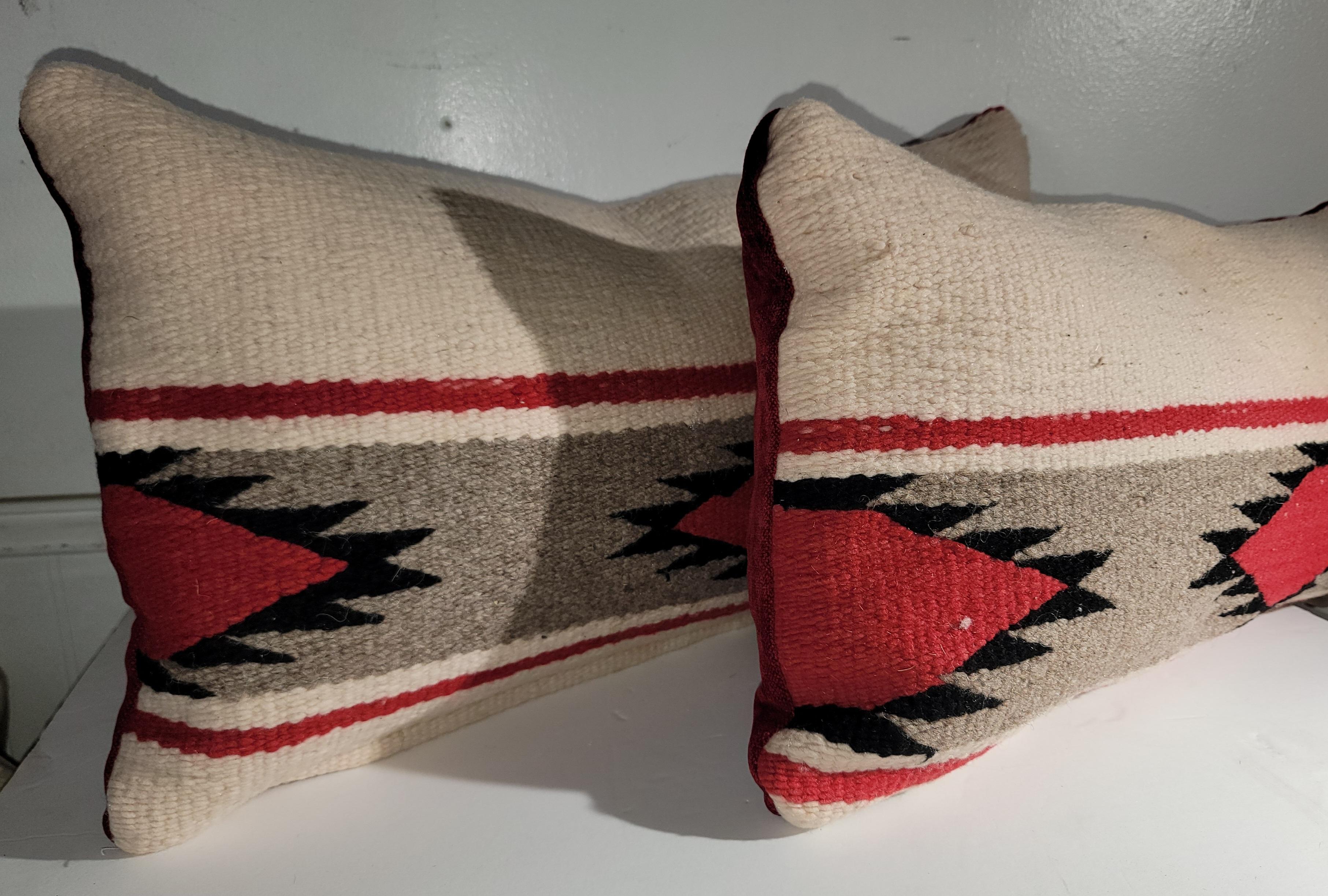 Tessuto a mano Cuscini Bolsters a tessitura indiana Navajo - Coppia in vendita