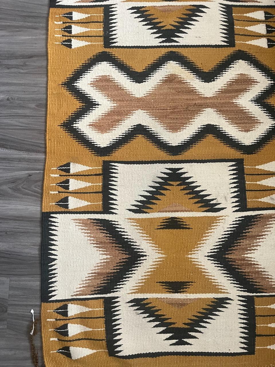 Navajo Indian Weaving ( Chinle ) Rug In Good Condition In Los Angeles, CA