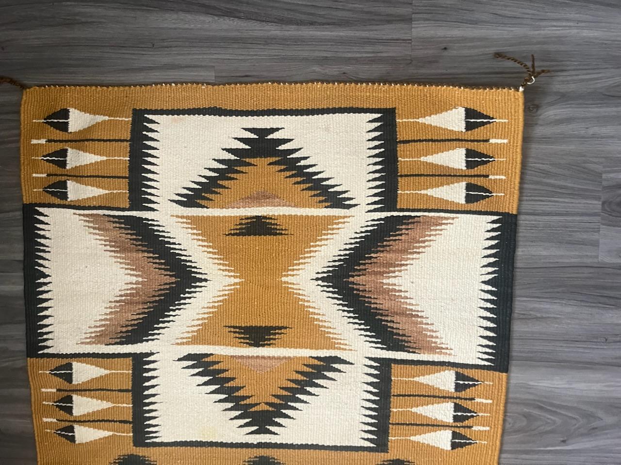 Mid-20th Century Navajo Indian Weaving ( Chinle ) Rug