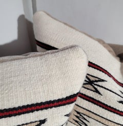 Paire de coussins de tissage indien Navajo de couleur crème