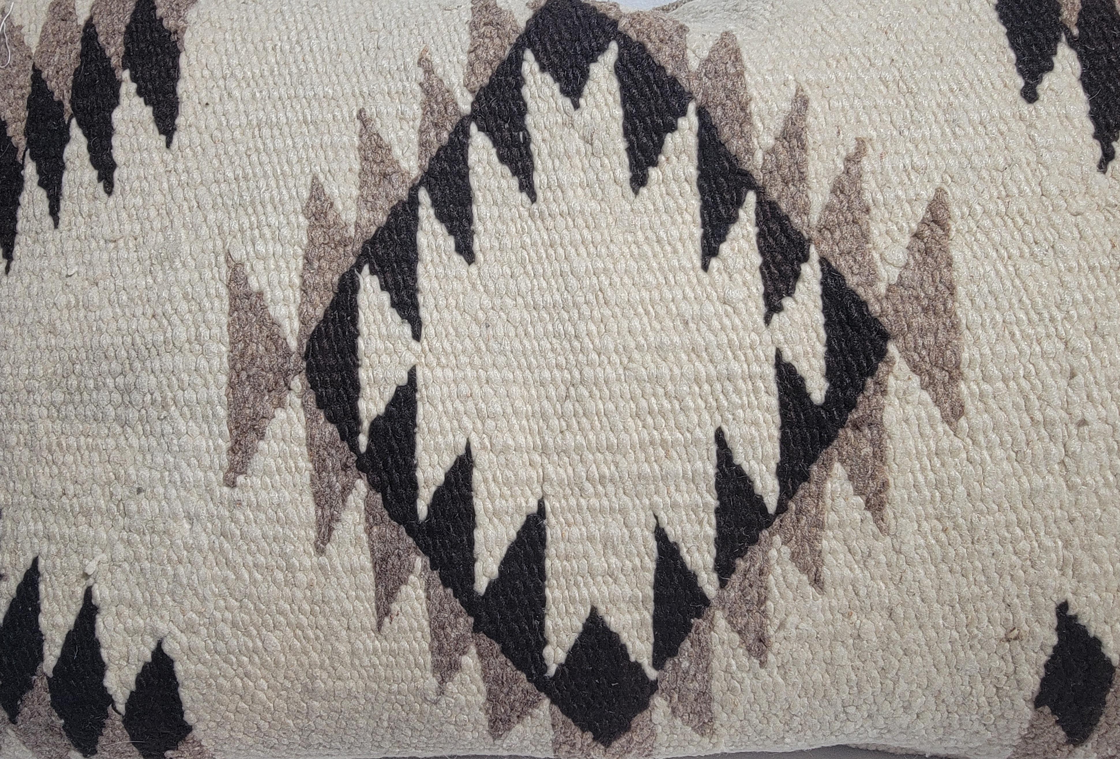 Tejido Indio Navajo / Almohada Deslumbrante de Ojos Adirondack en venta