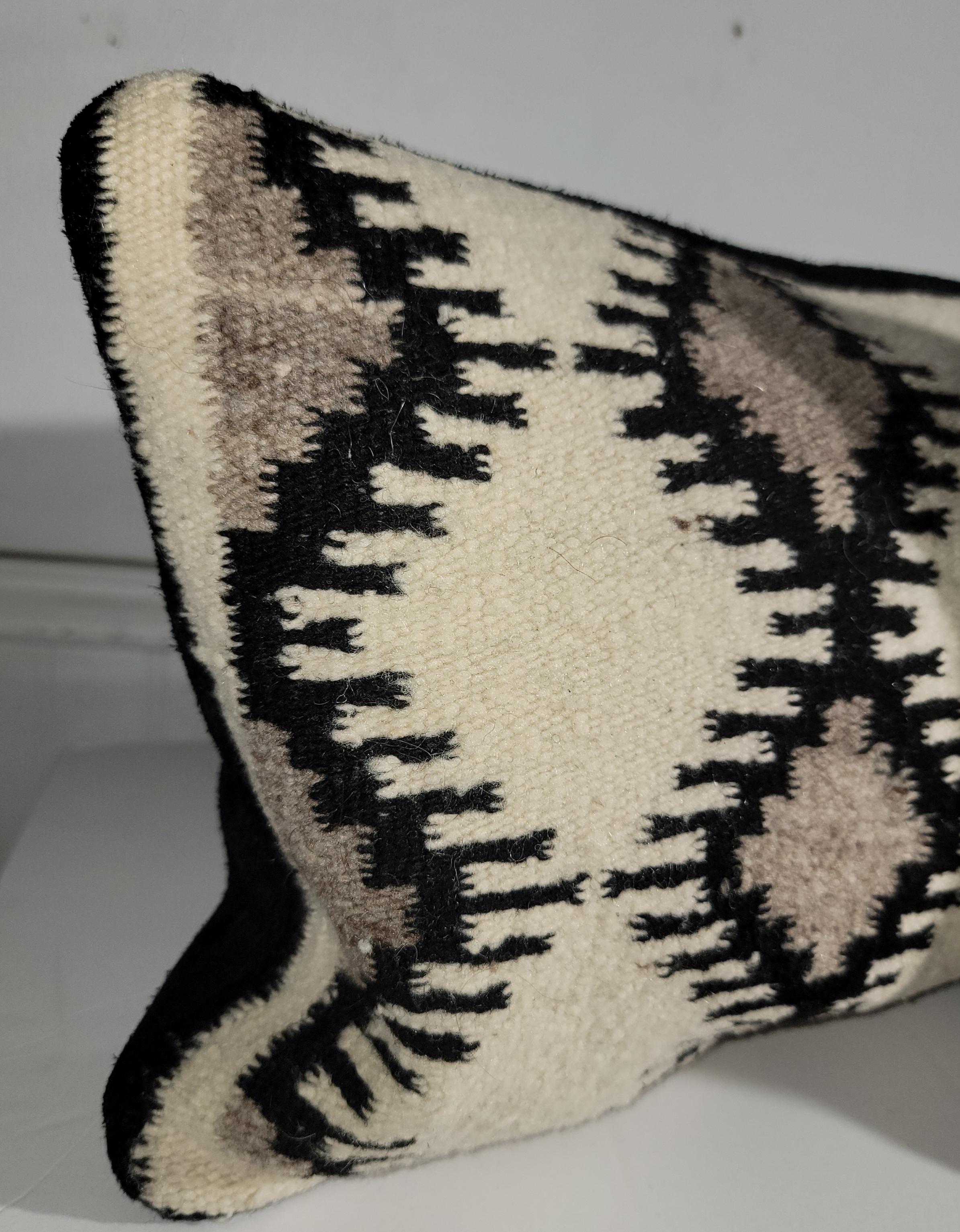 Almohadas deslumbrantes de tejido indio navajo-Par Estadounidense en venta