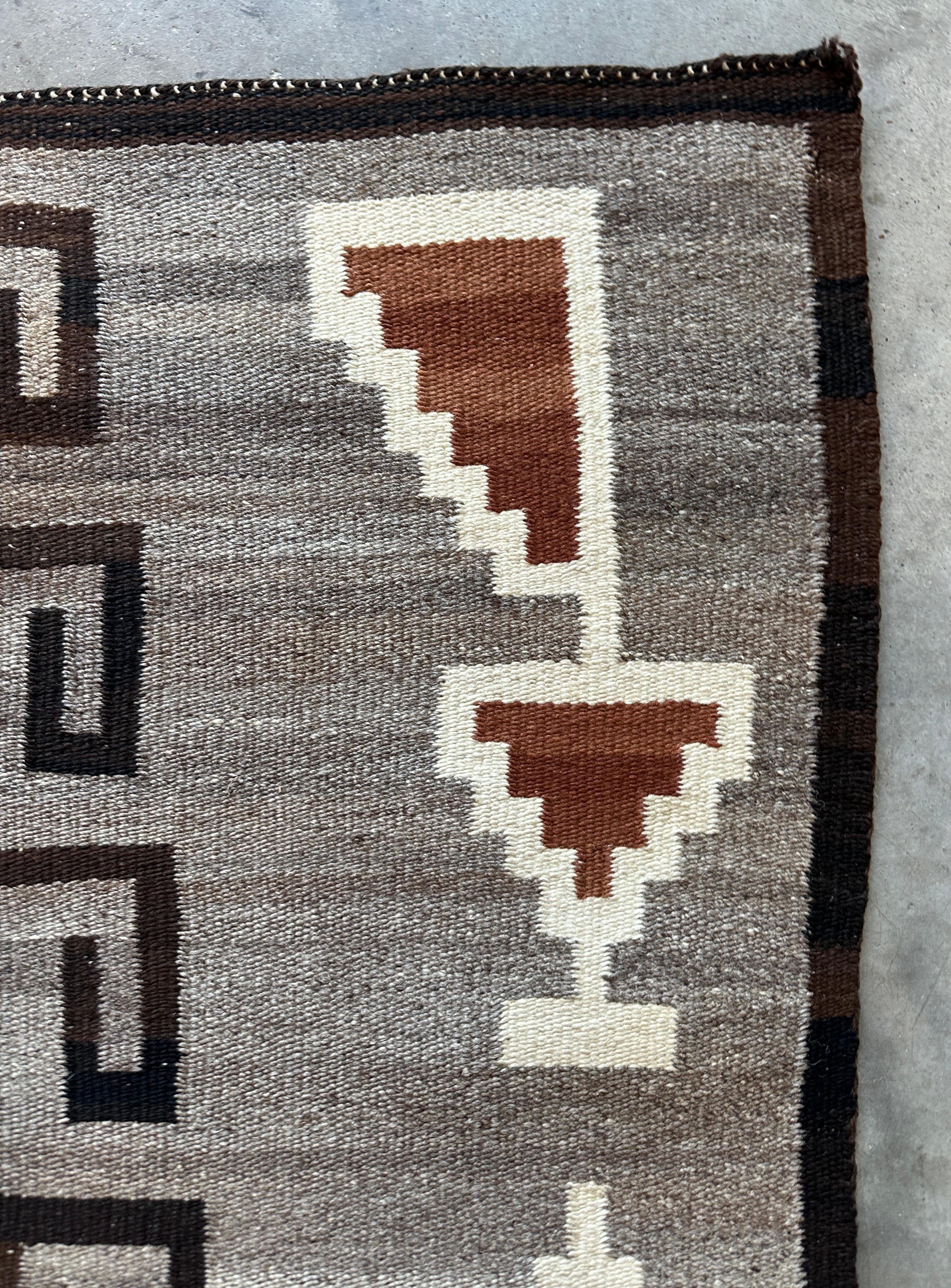 Navajo Indian Weaving in a Storm Pattern In Good Condition For Sale In Los Angeles, CA
