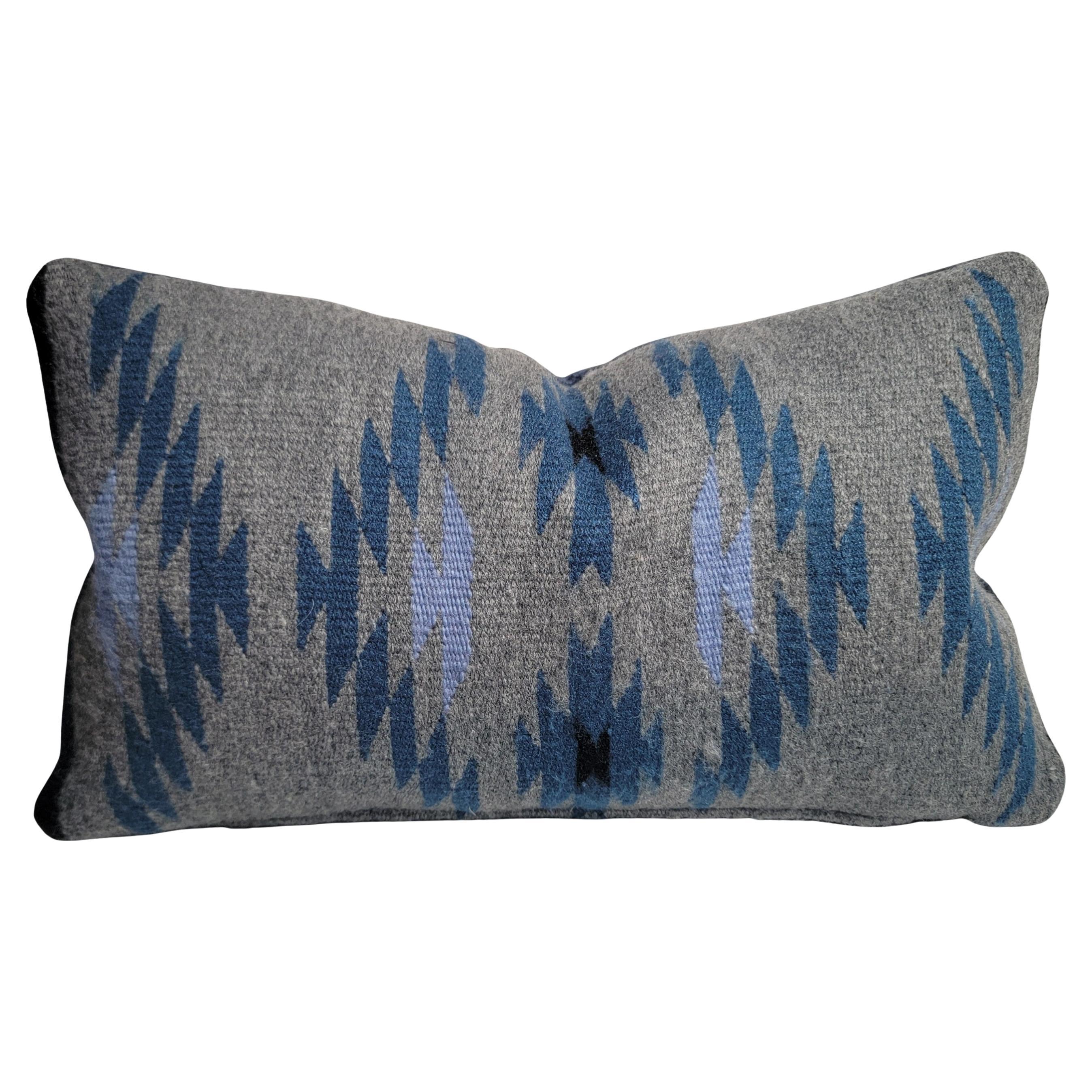 Cuscino con tessitura indiana Navajo a colori blu in vendita
