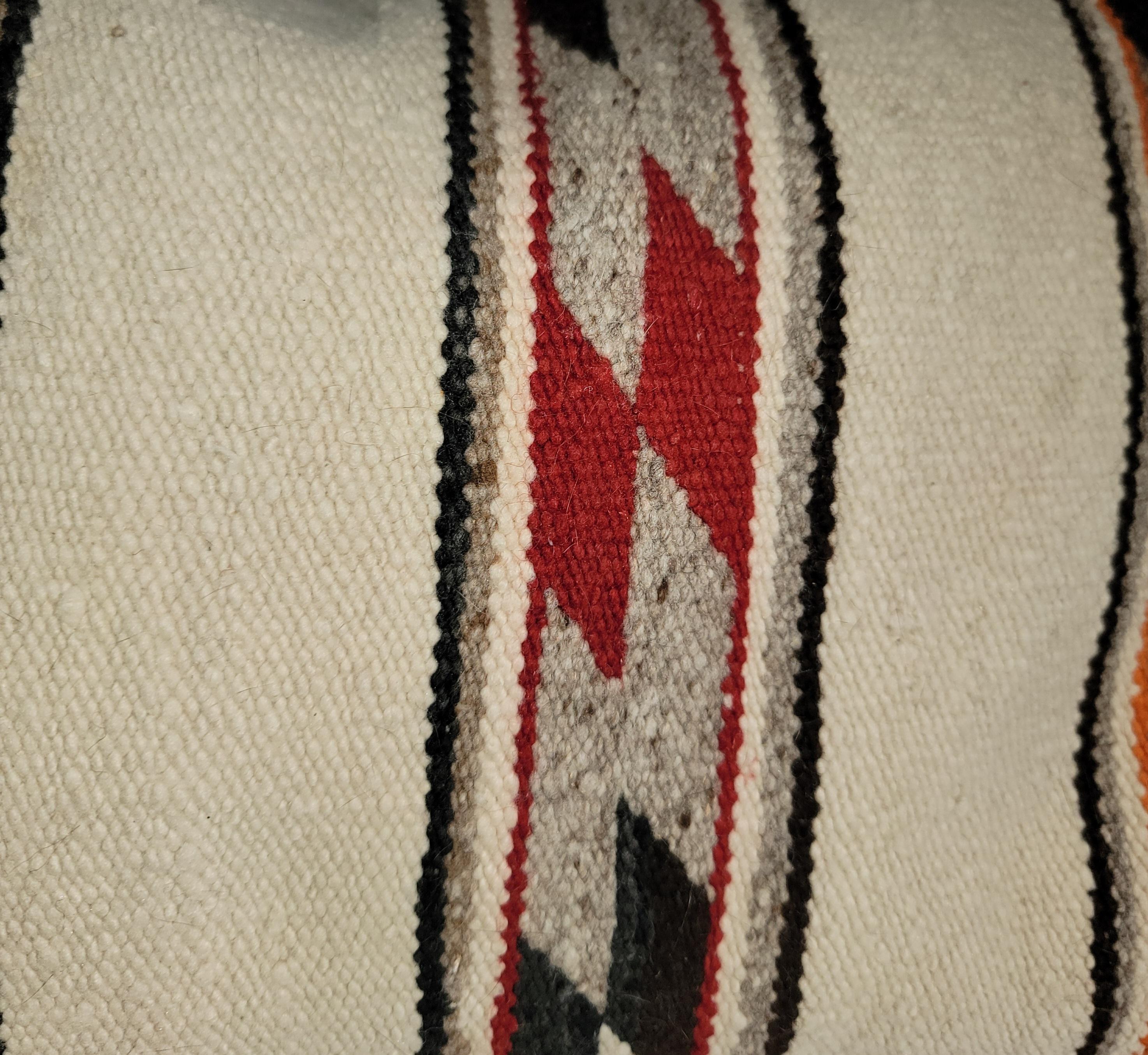 Tessuto a mano Cuscini di tessitura indiana Navajo - Coppia in vendita