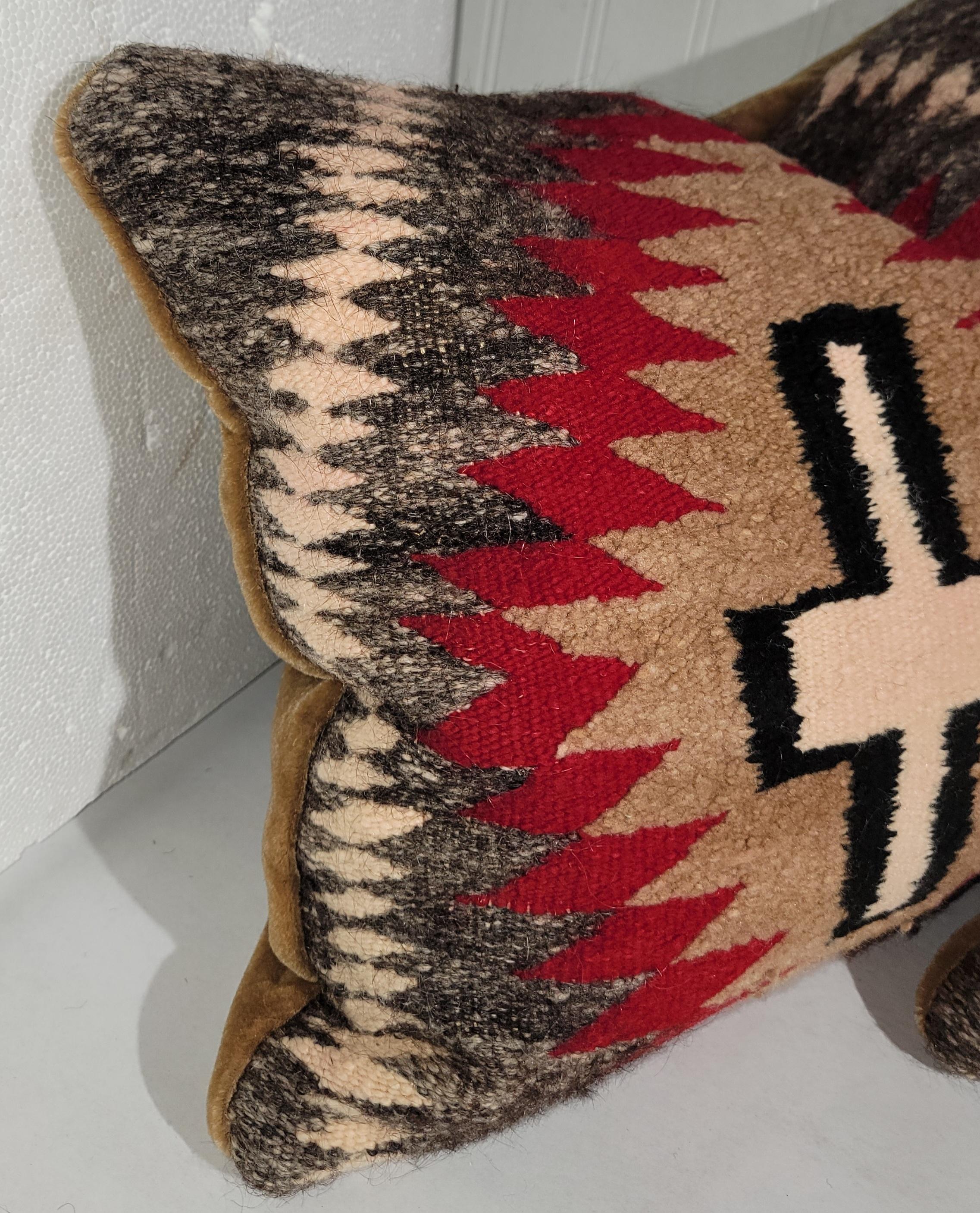 Américain Navajo Indian Weaving Pillows w/ Crosses -Pair en vente